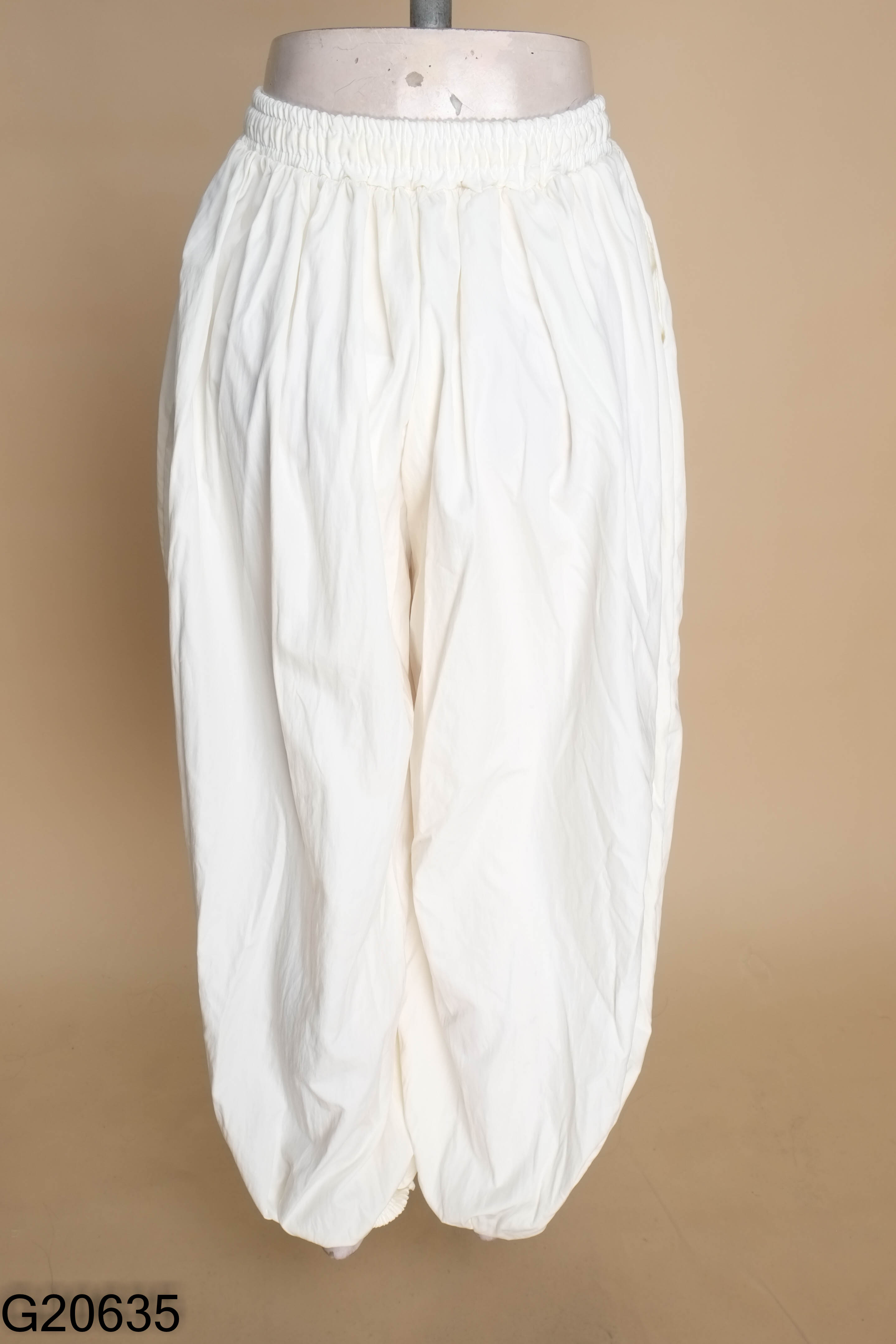 Quần dài trắng jogger