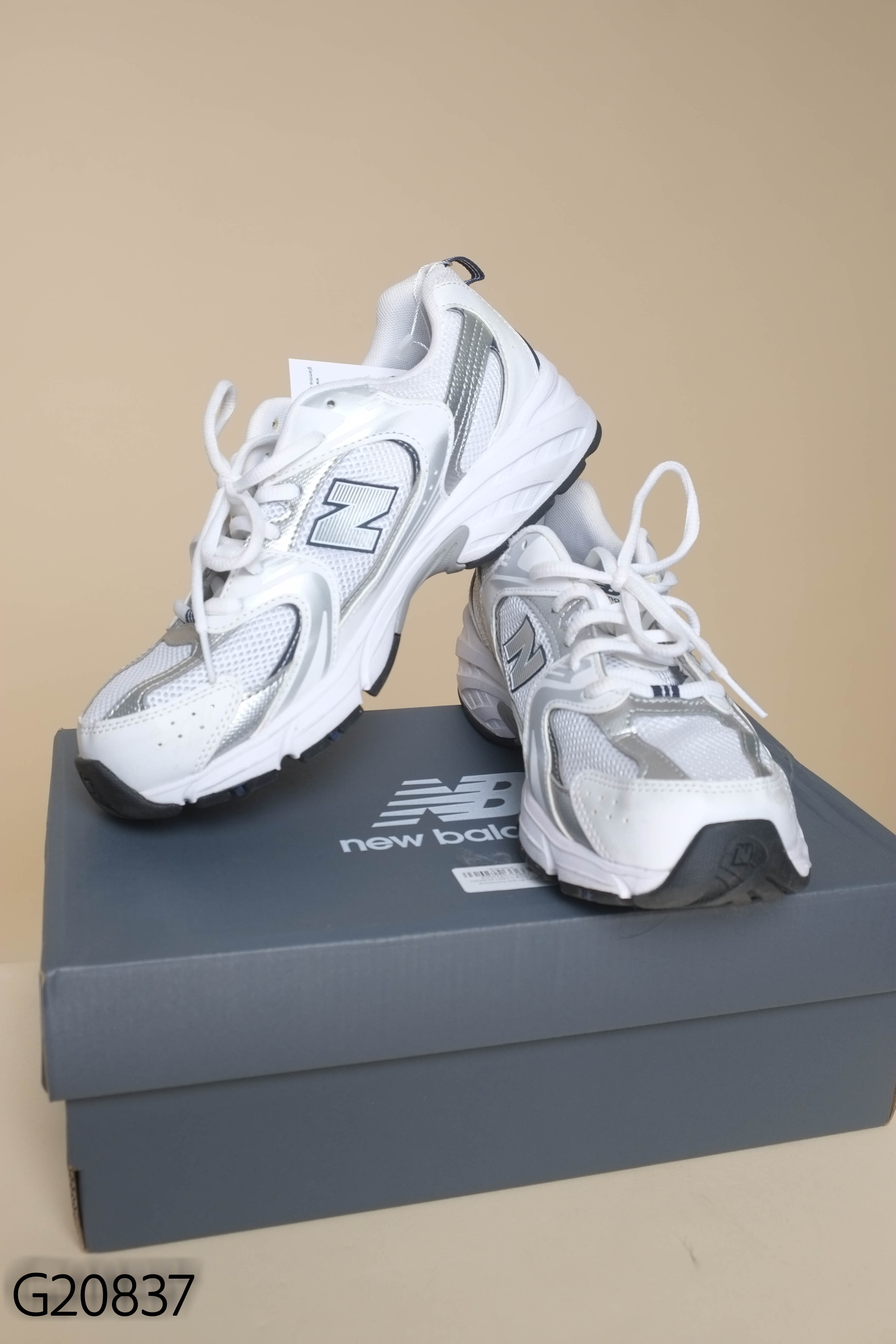 BOX Giày sneakers trắng NEW BALANCE