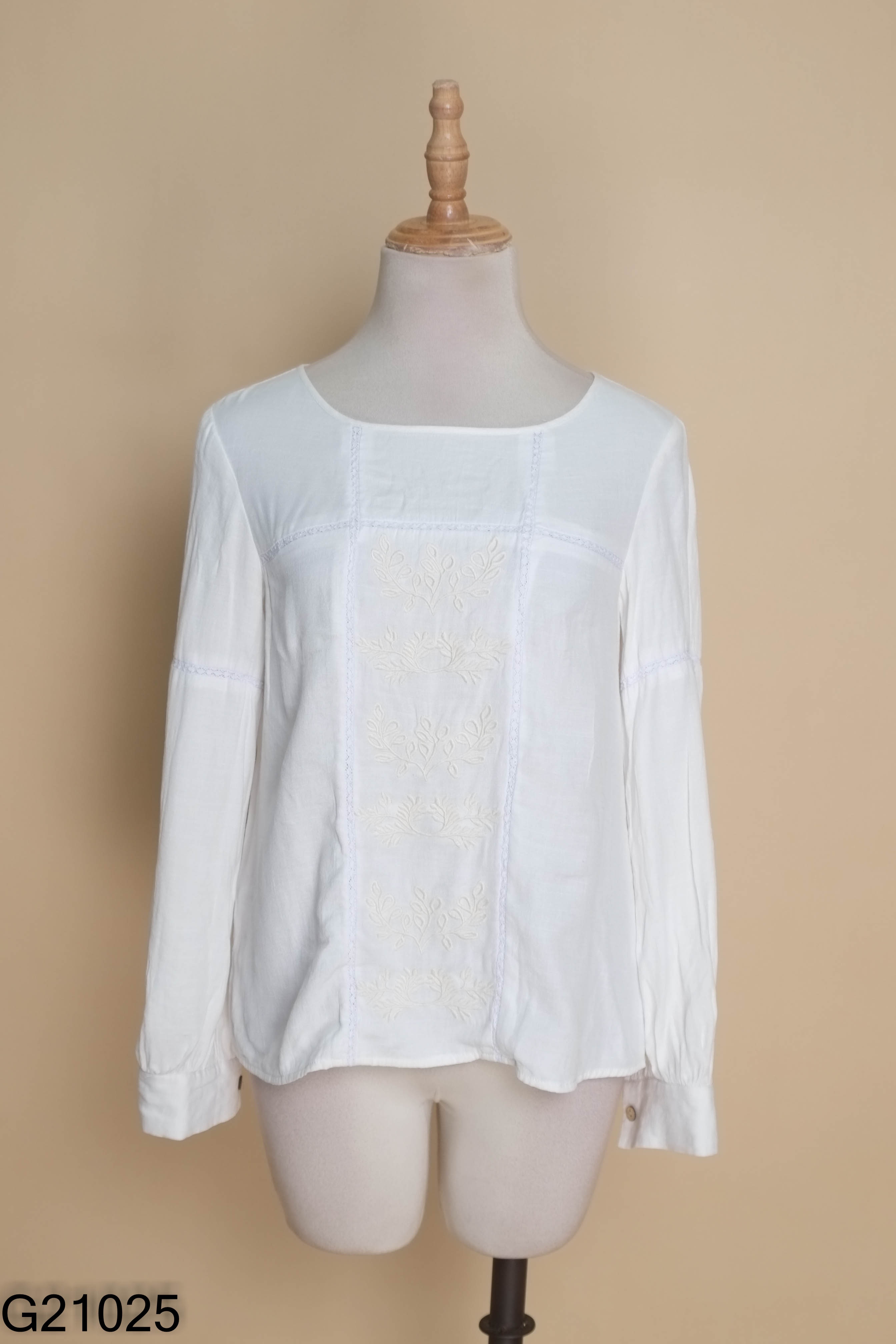 Áo đũi trắng ADORE DRESS thêu hoa