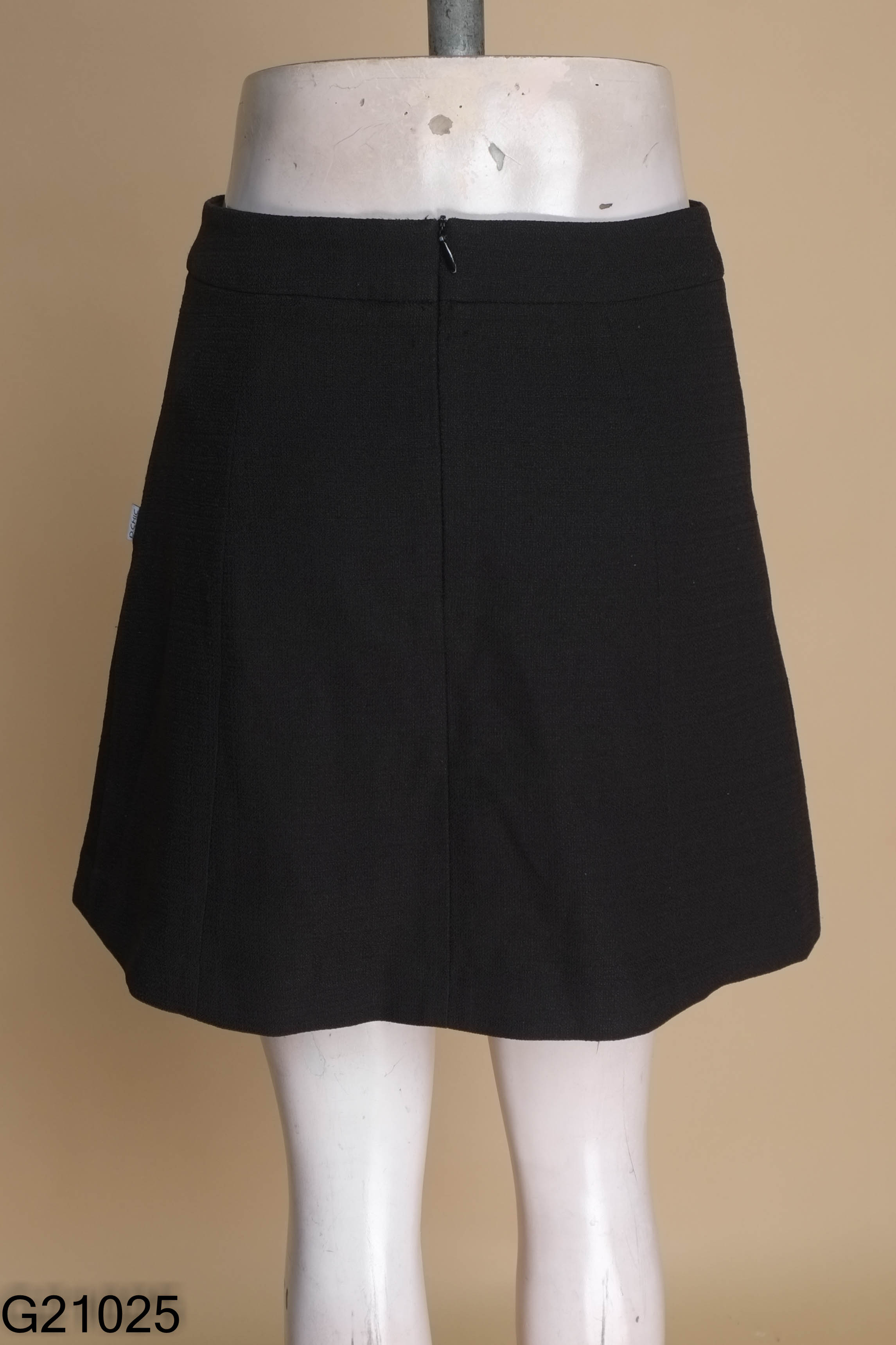 Chân váy đen D.CHIC phối cúc