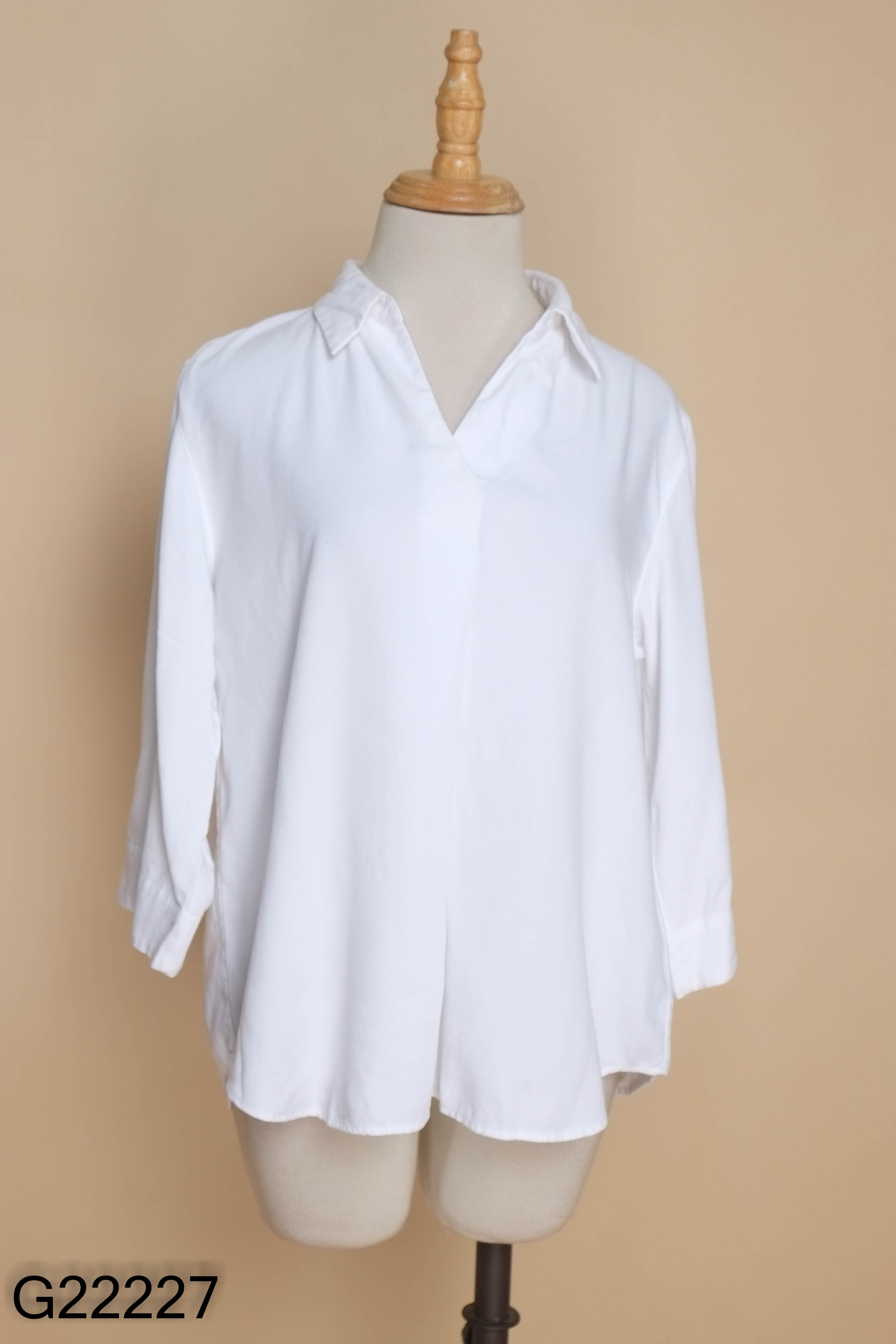 Áo UNIQLO trắng cổ sơ mi
