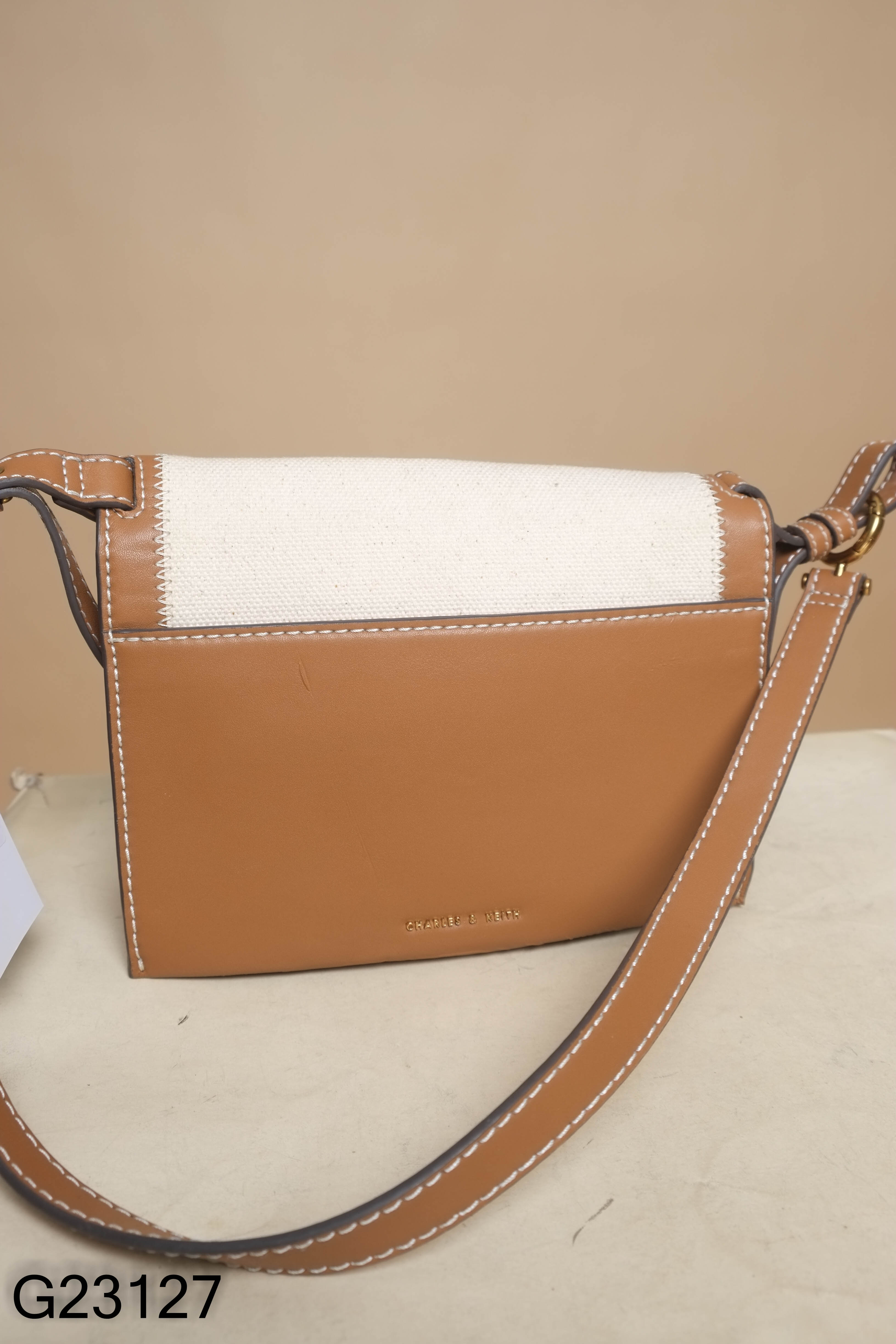 Túi CHARLES & KEITH cói be viền nâu