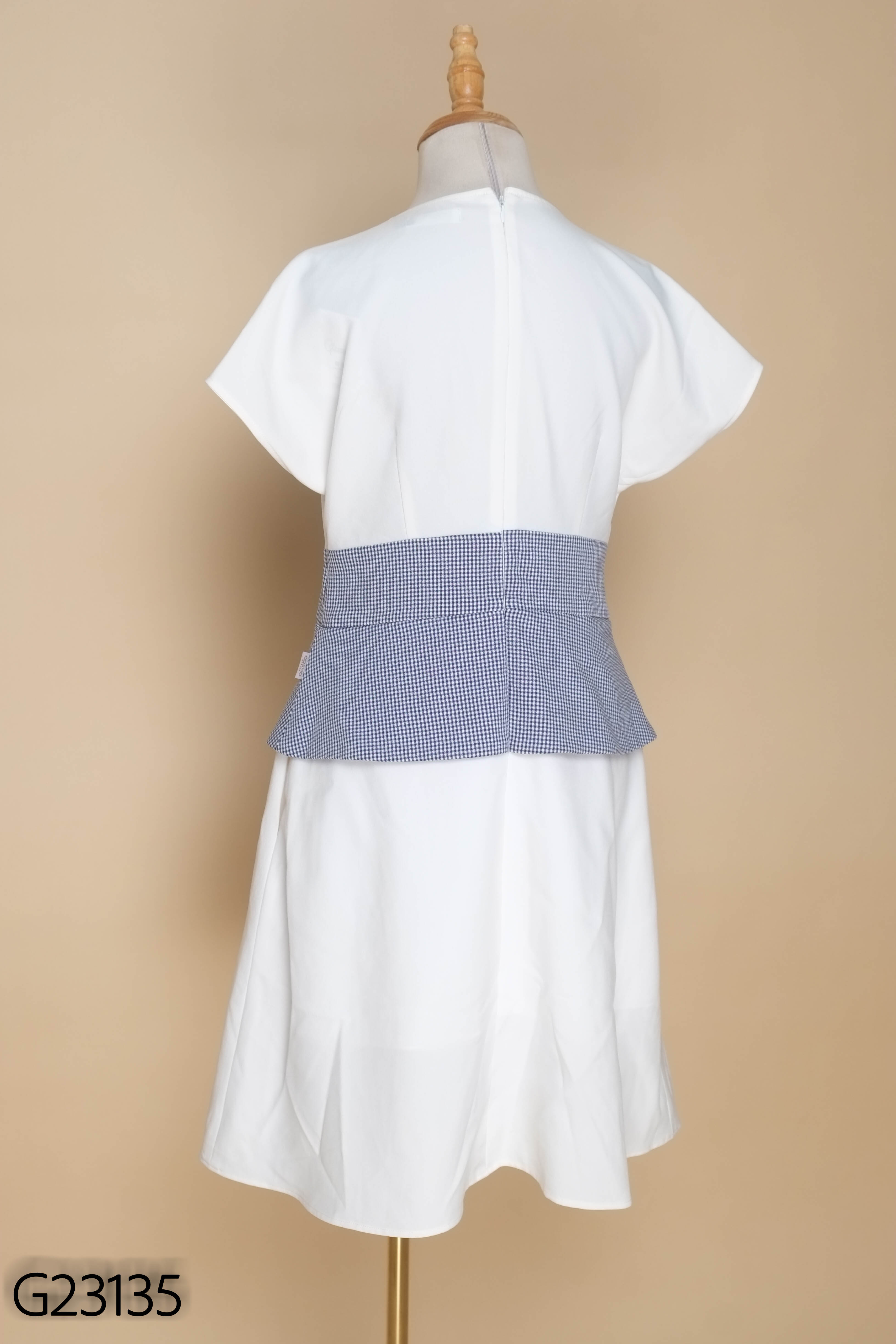 Váy trắng COSMO DESIGN phối xanh