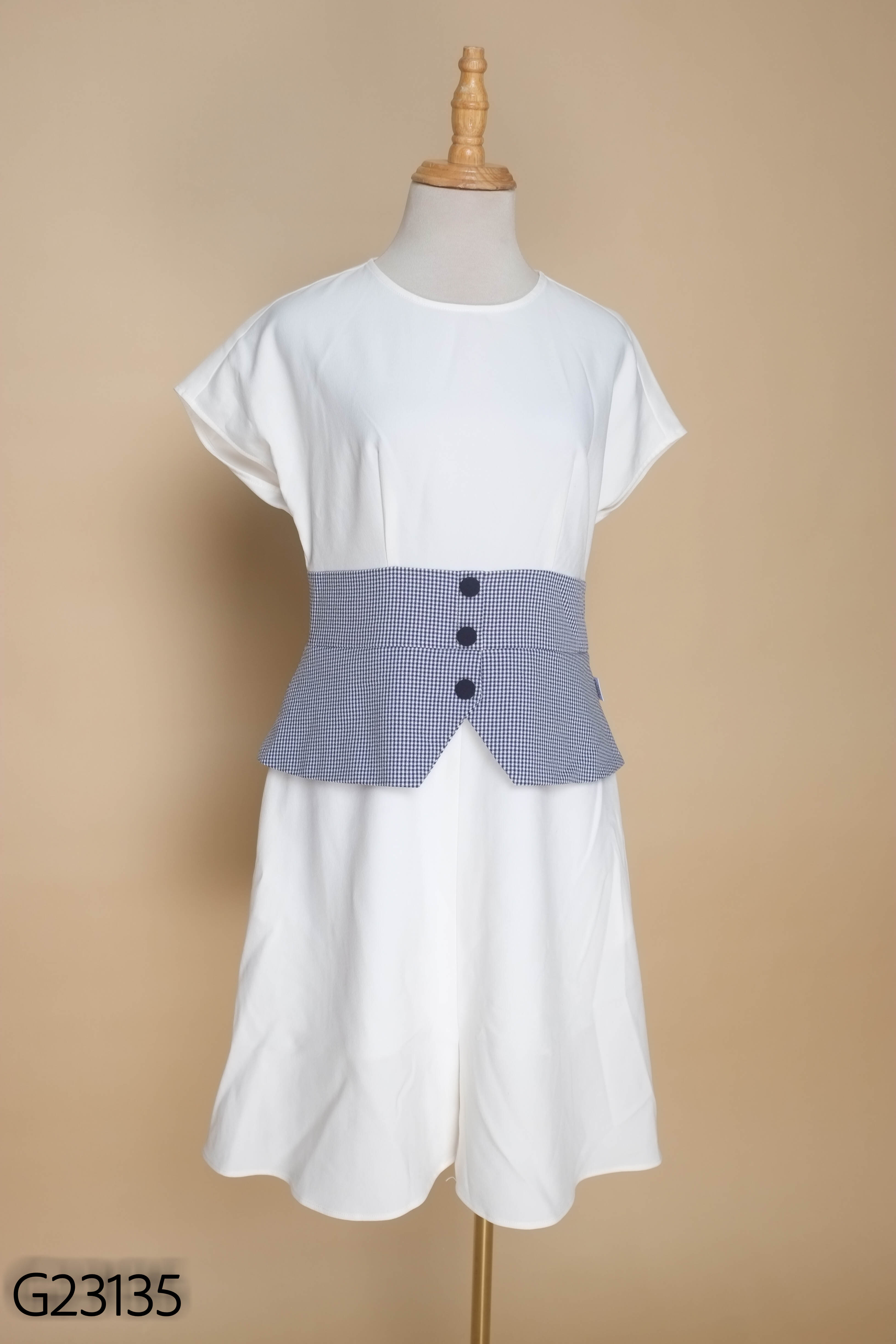 Váy trắng COSMO DESIGN phối xanh