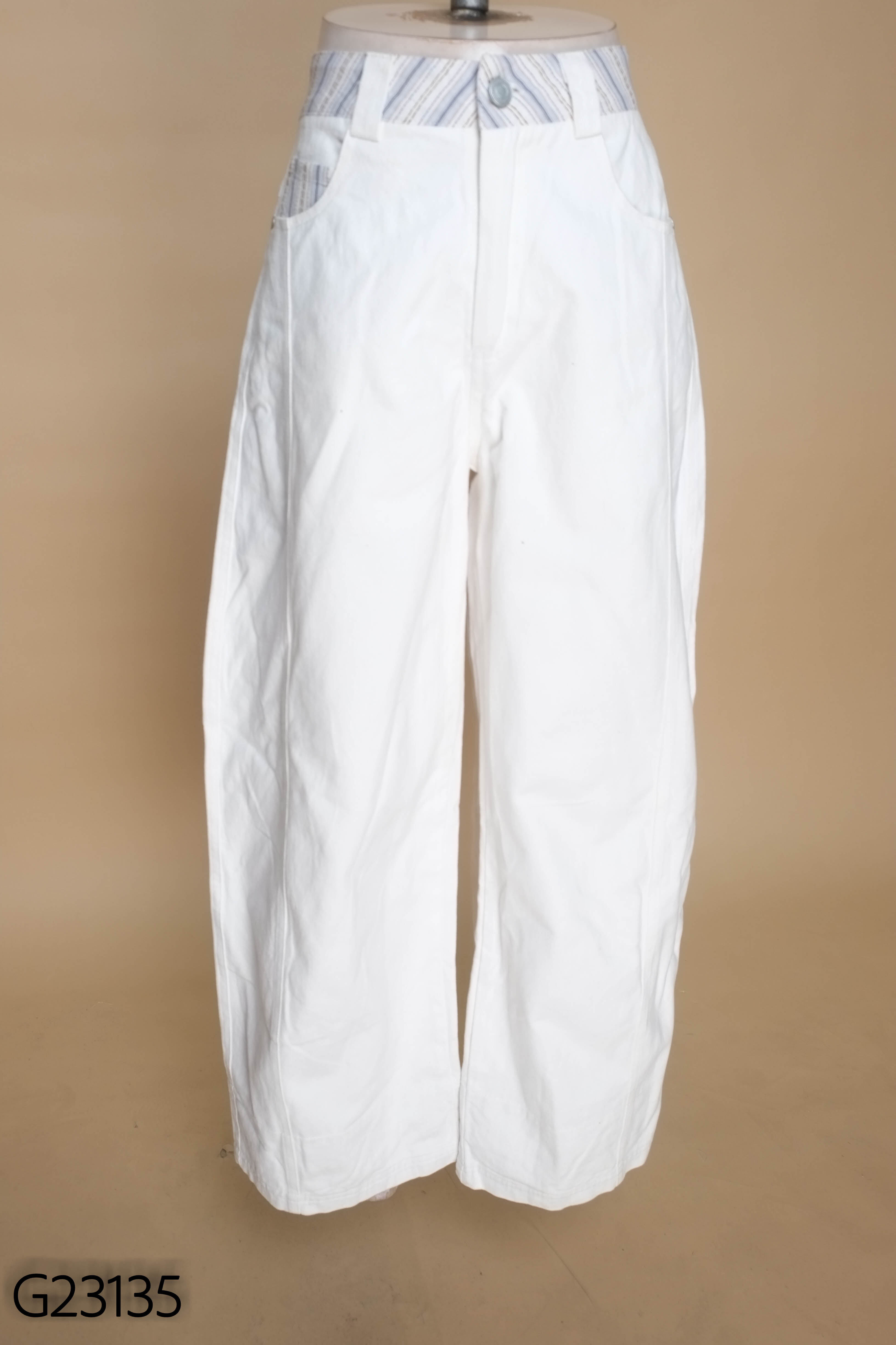 Quần jeans trắng phối xanh kẻ ống rộng