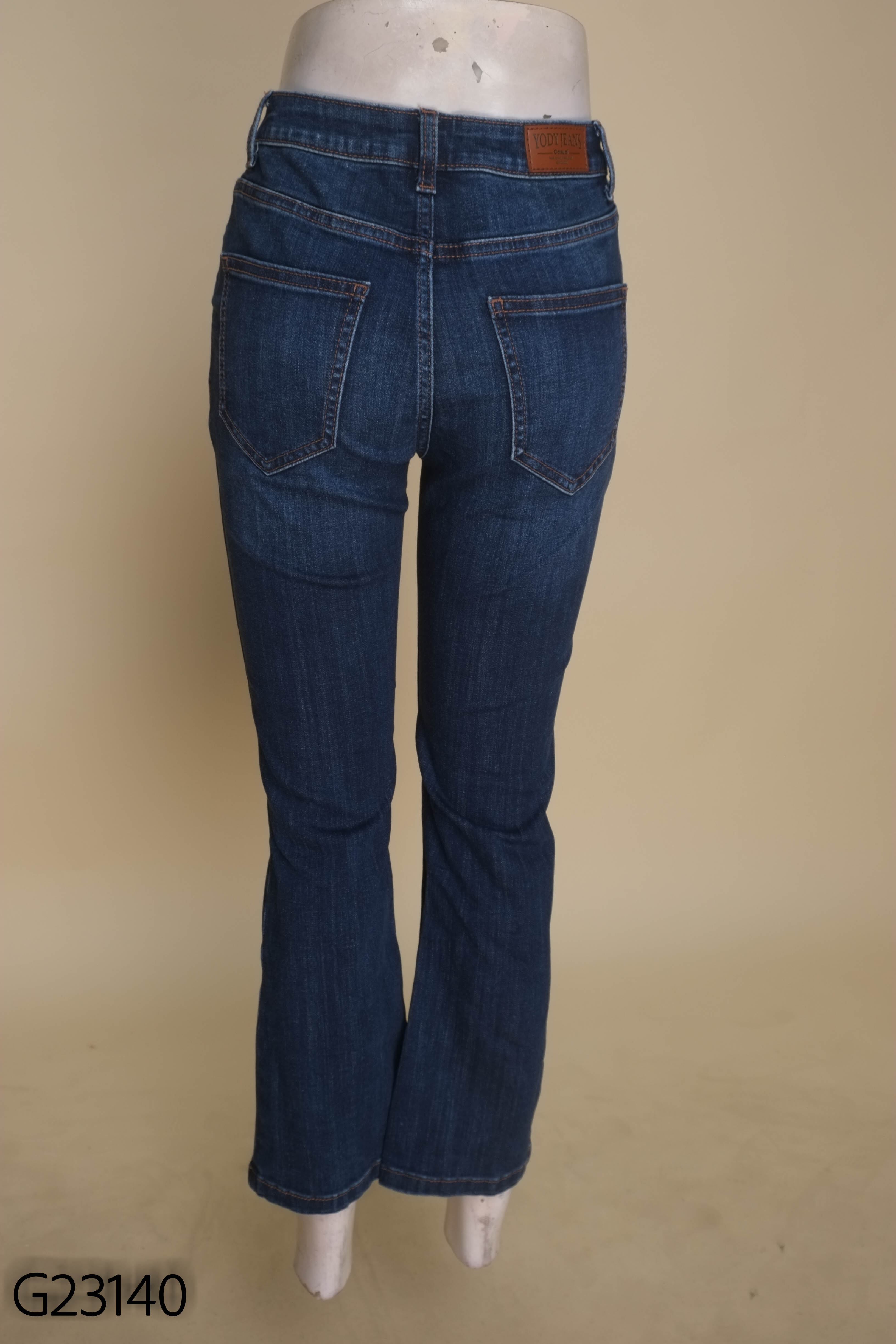 Quần jeans xanh YODY loe