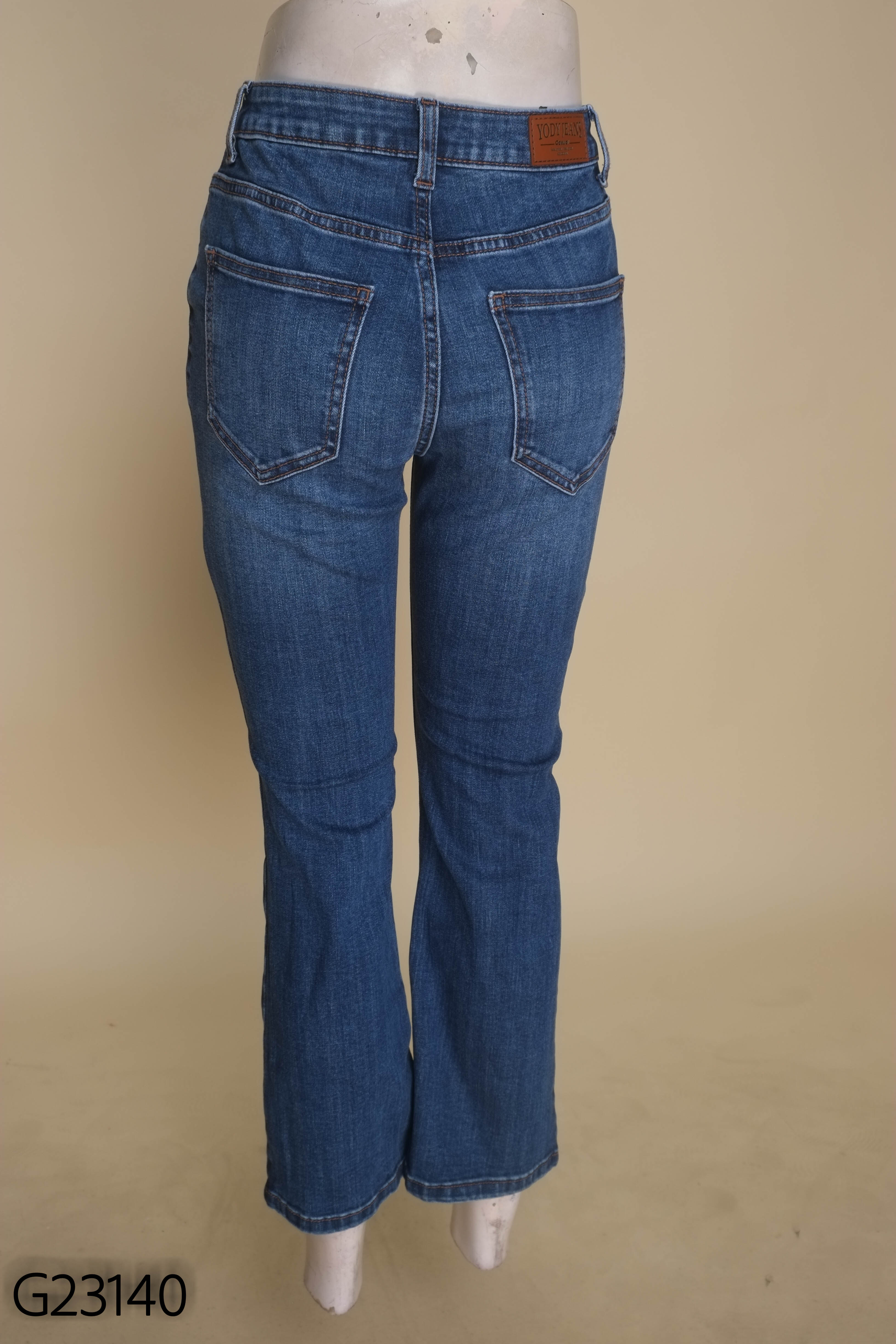 Quần jeans xanh YODY ống đứng