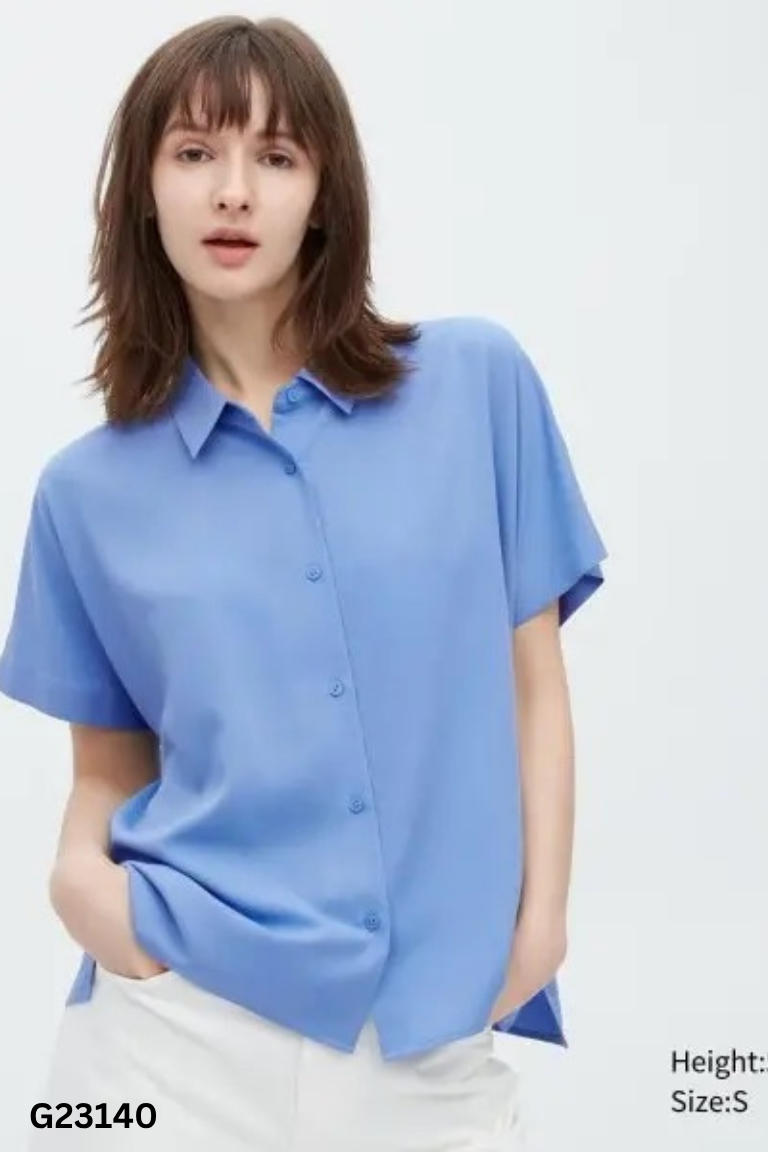 Áo sơ mi xanh UNIQLO trơn