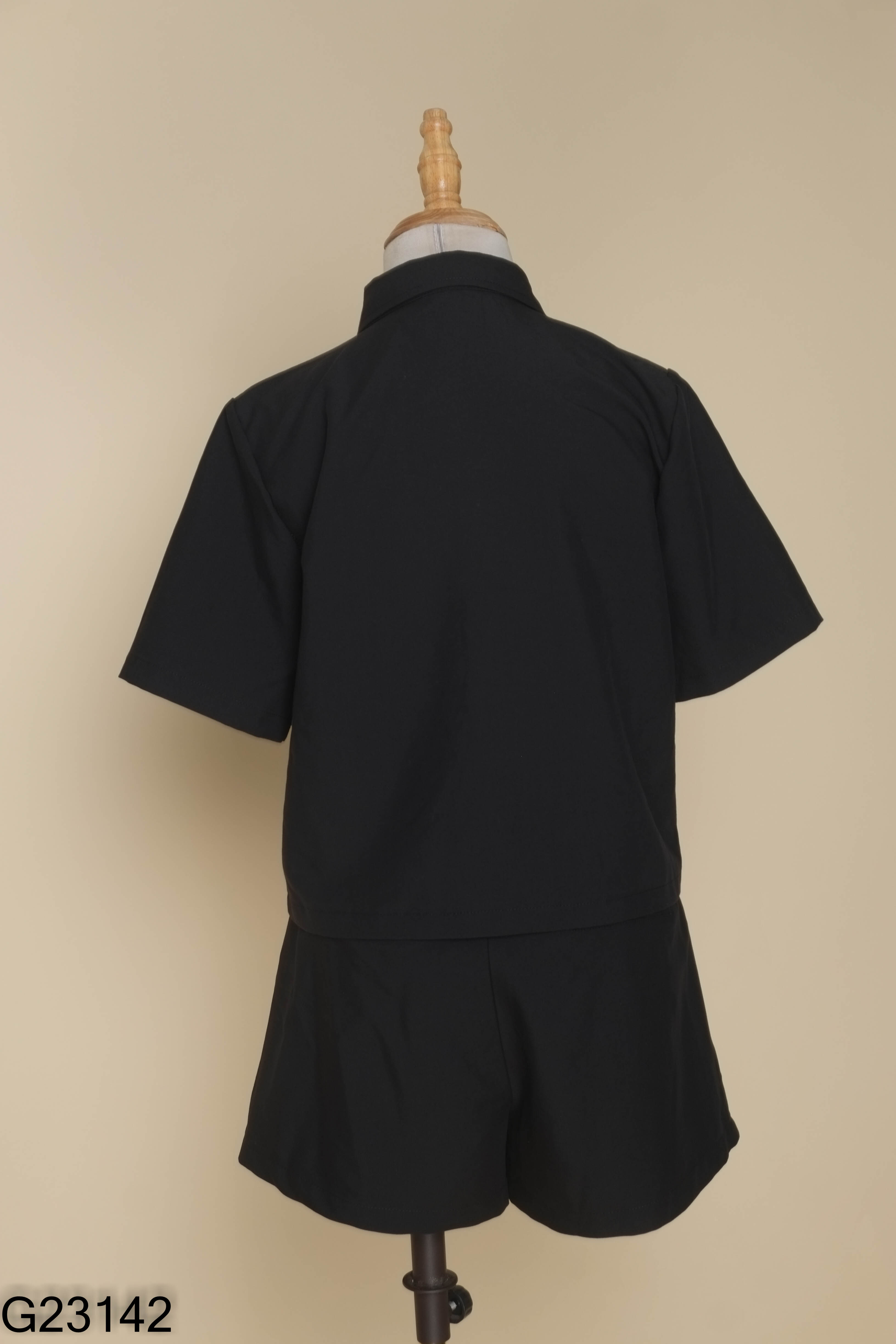 Set Áo sơ mi đen kiểu vest + Quần short vải