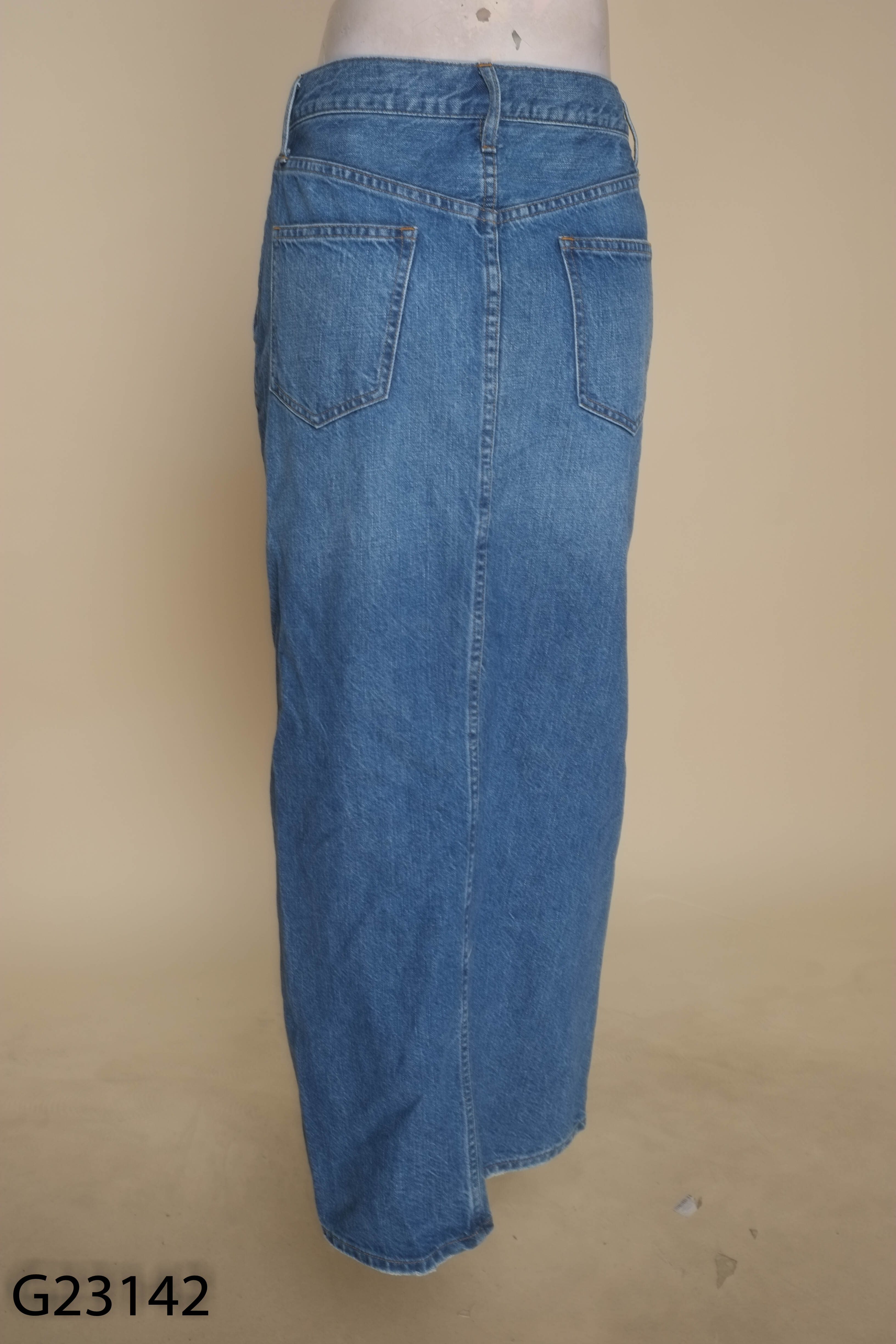 Chân váy jeans xanh dài xẻ giữa