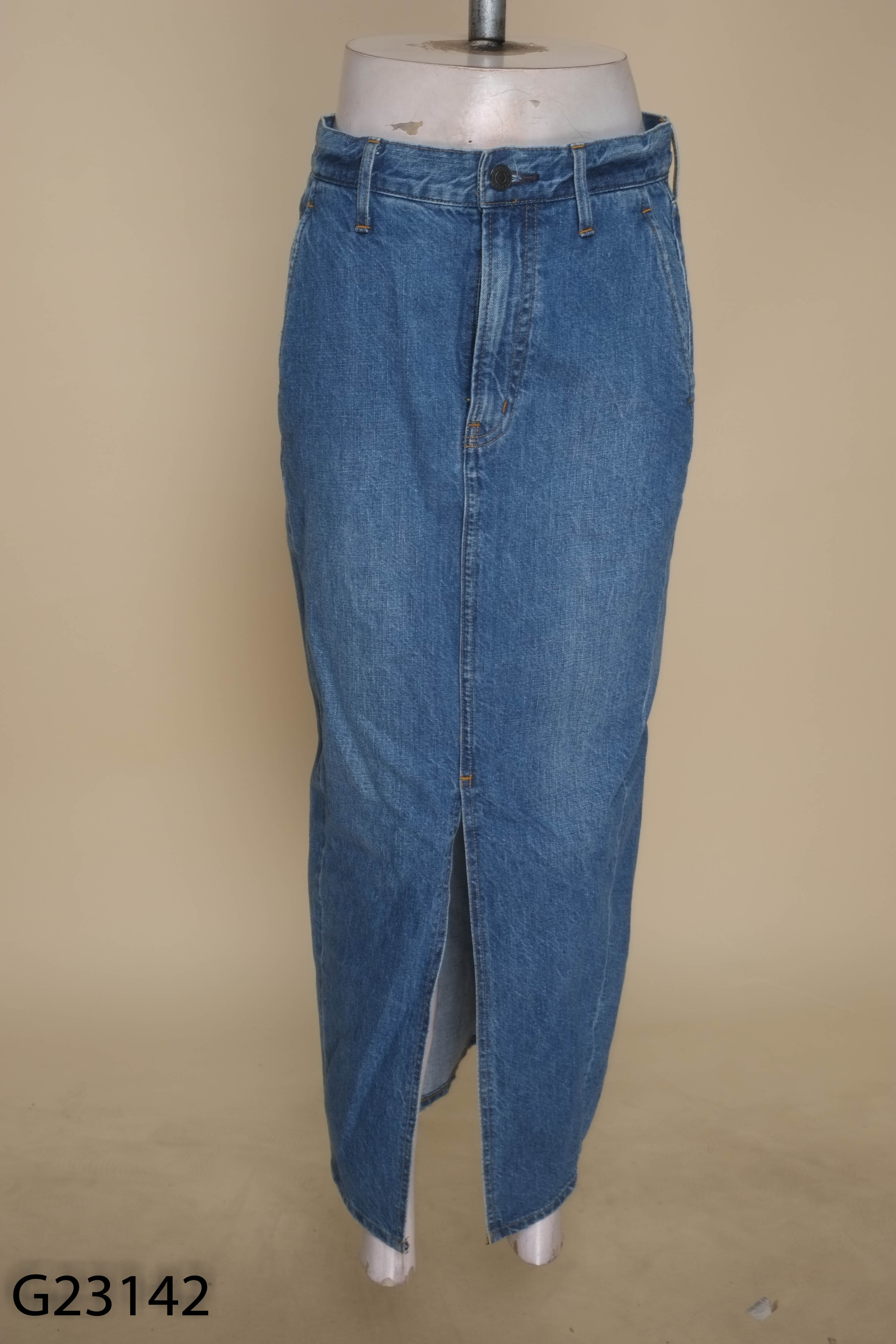Chân váy jeans xanh dài xẻ giữa