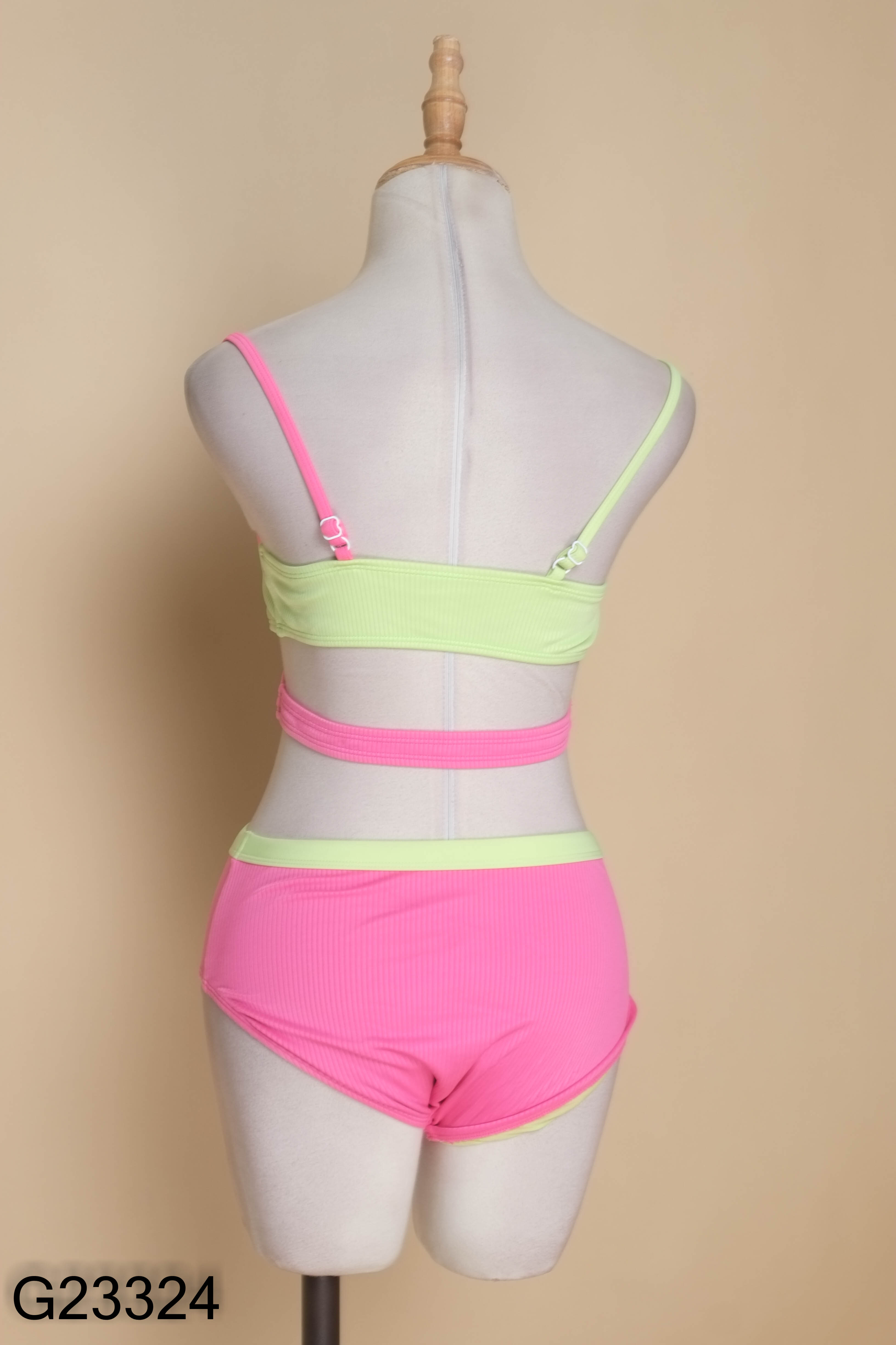 Set bikini hồng phối xanh