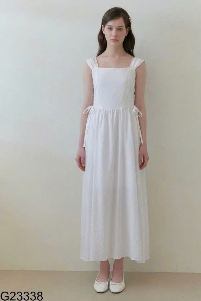 Váy trắng cổ vuông sát nách