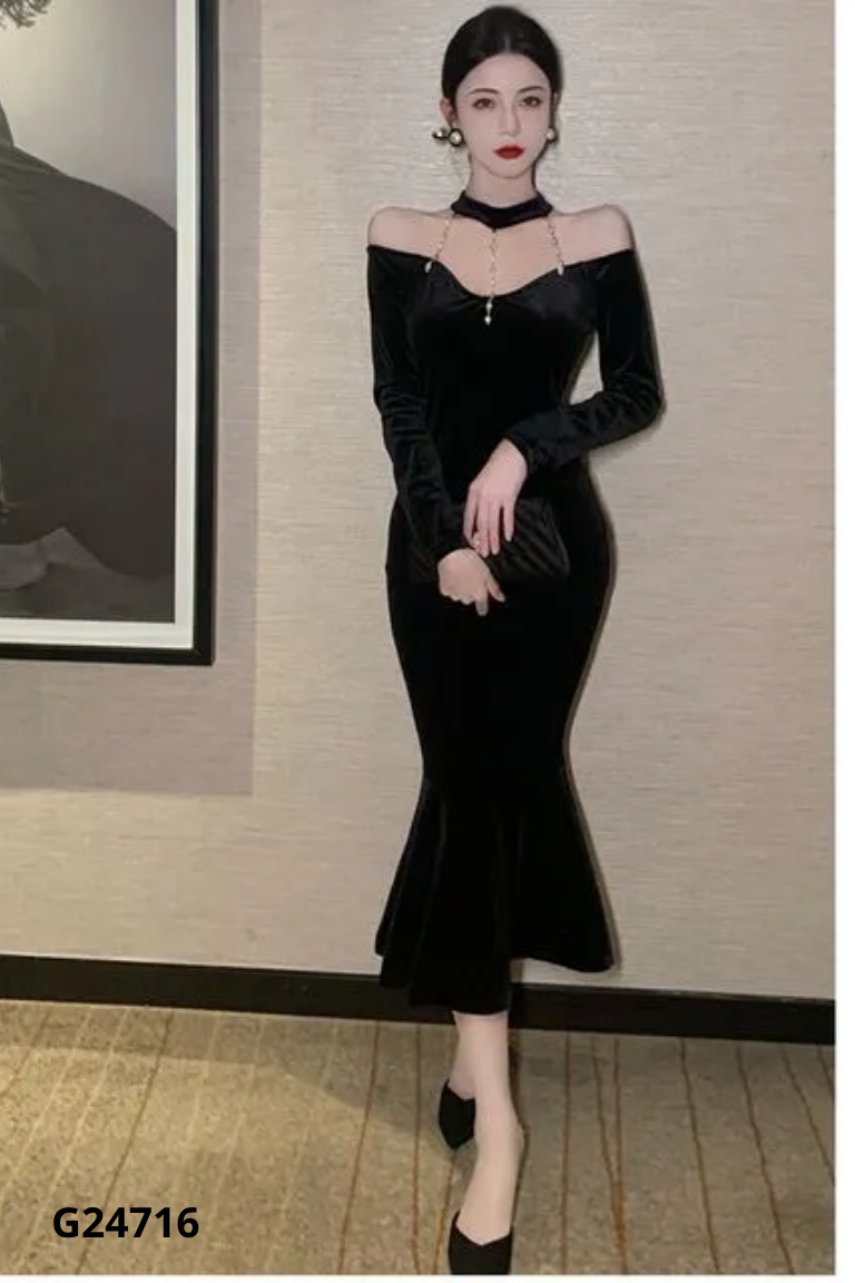 Váy nhung đen dây đá