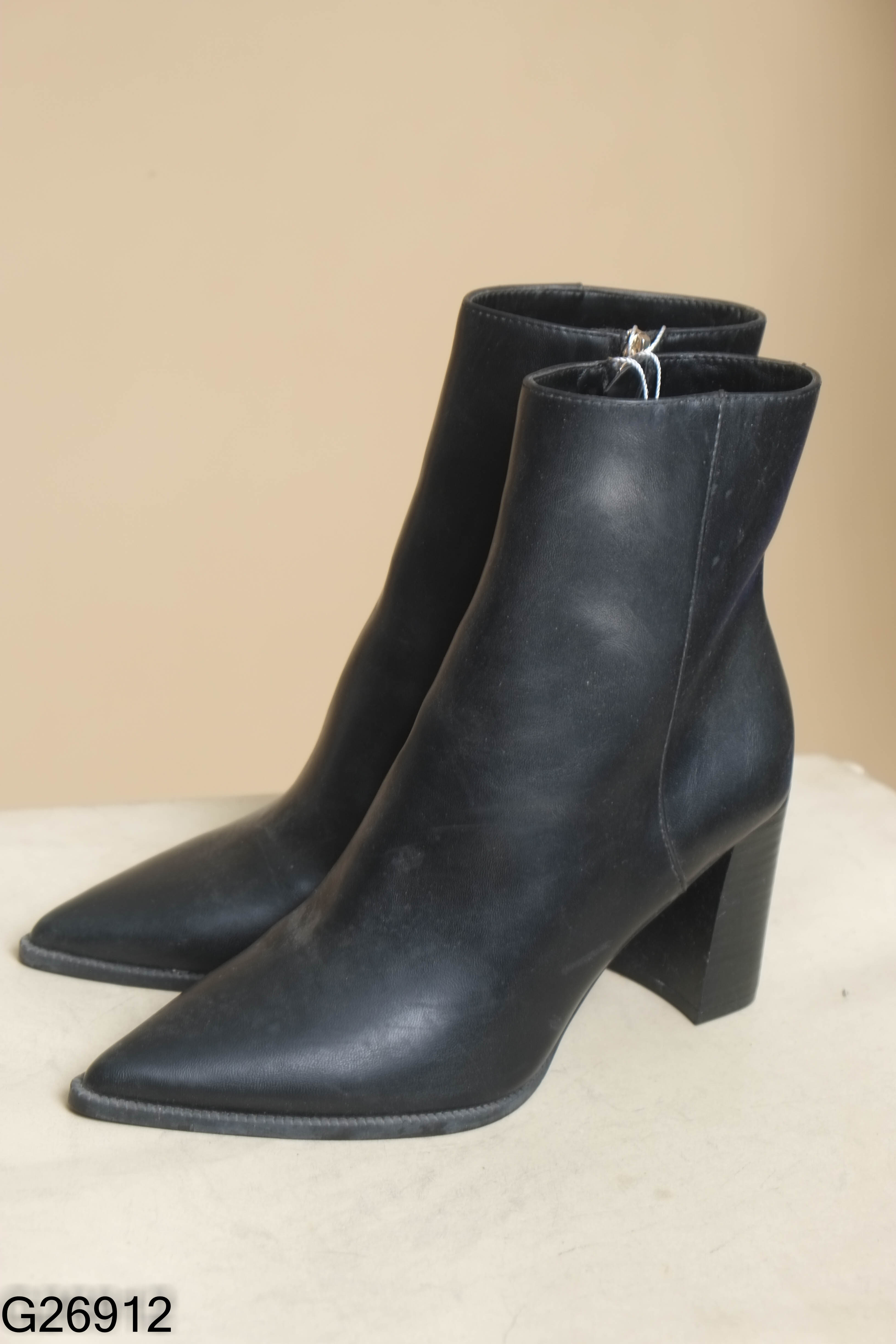 Boots da đen MANGO mũi nhọn
