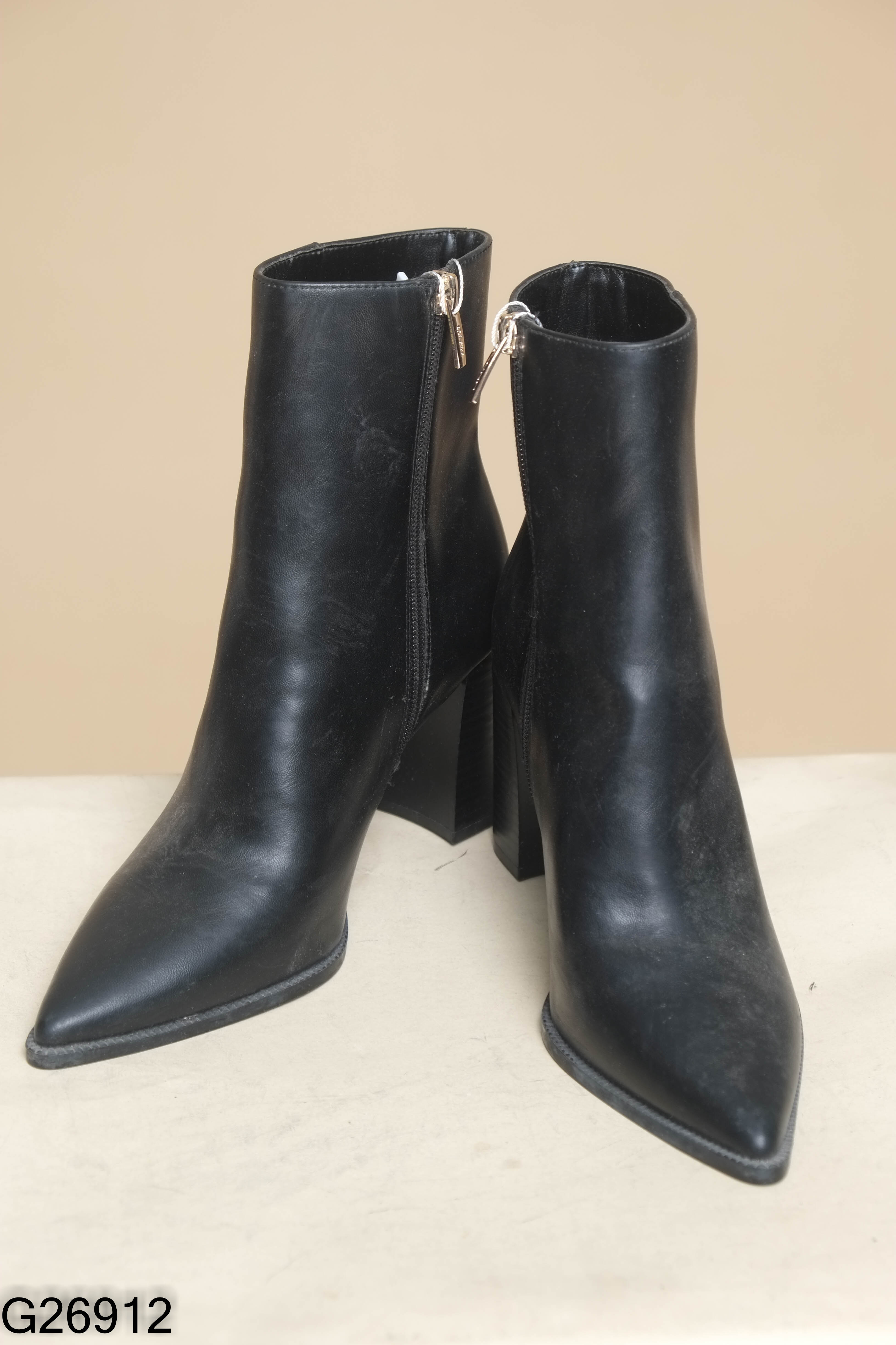Boots da đen MANGO mũi nhọn