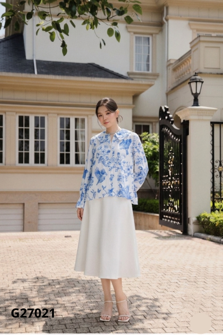 Áo trắng hoa xanh cổ sen