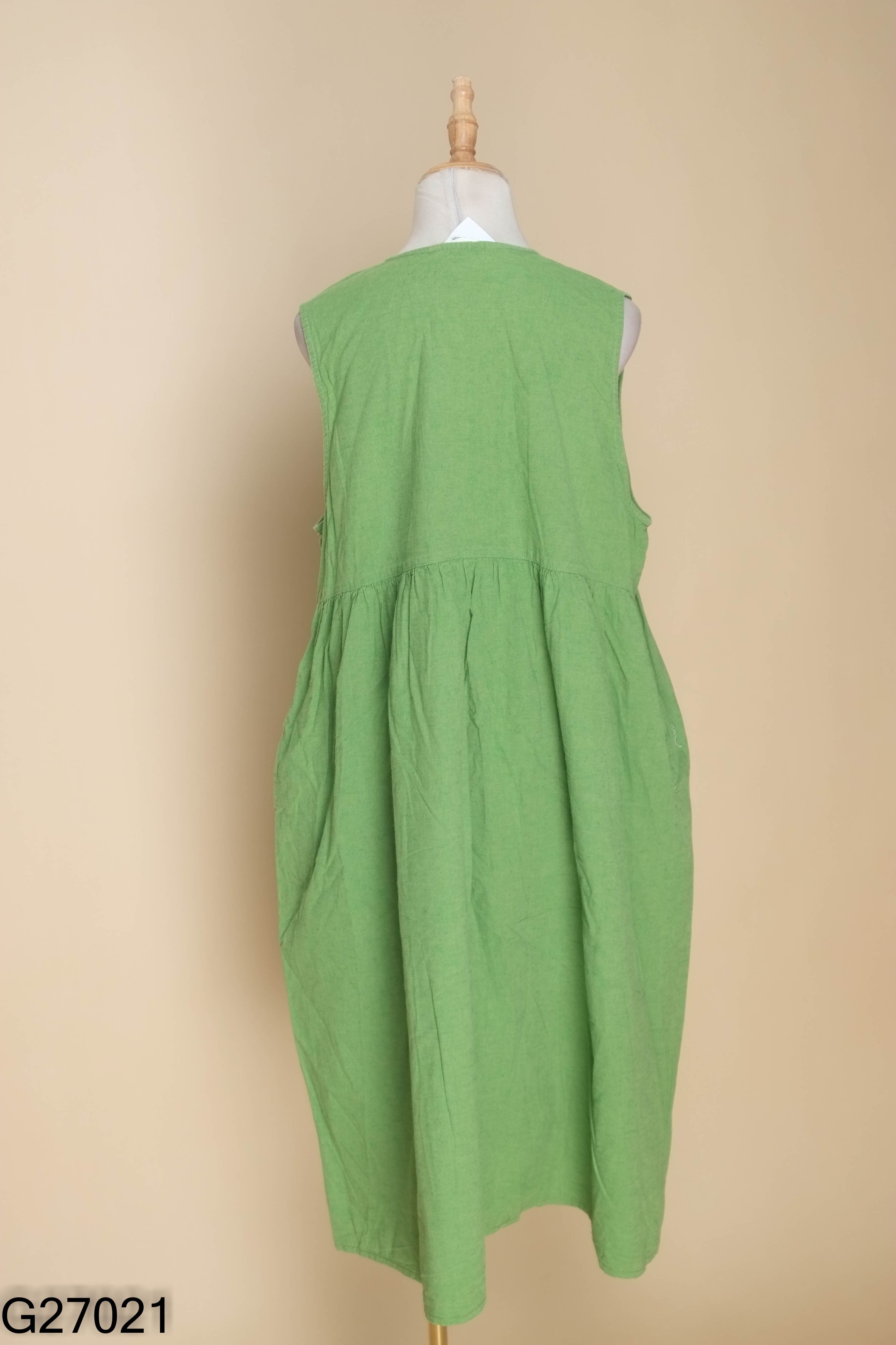 Váy sát nách linen xanh phối cúc