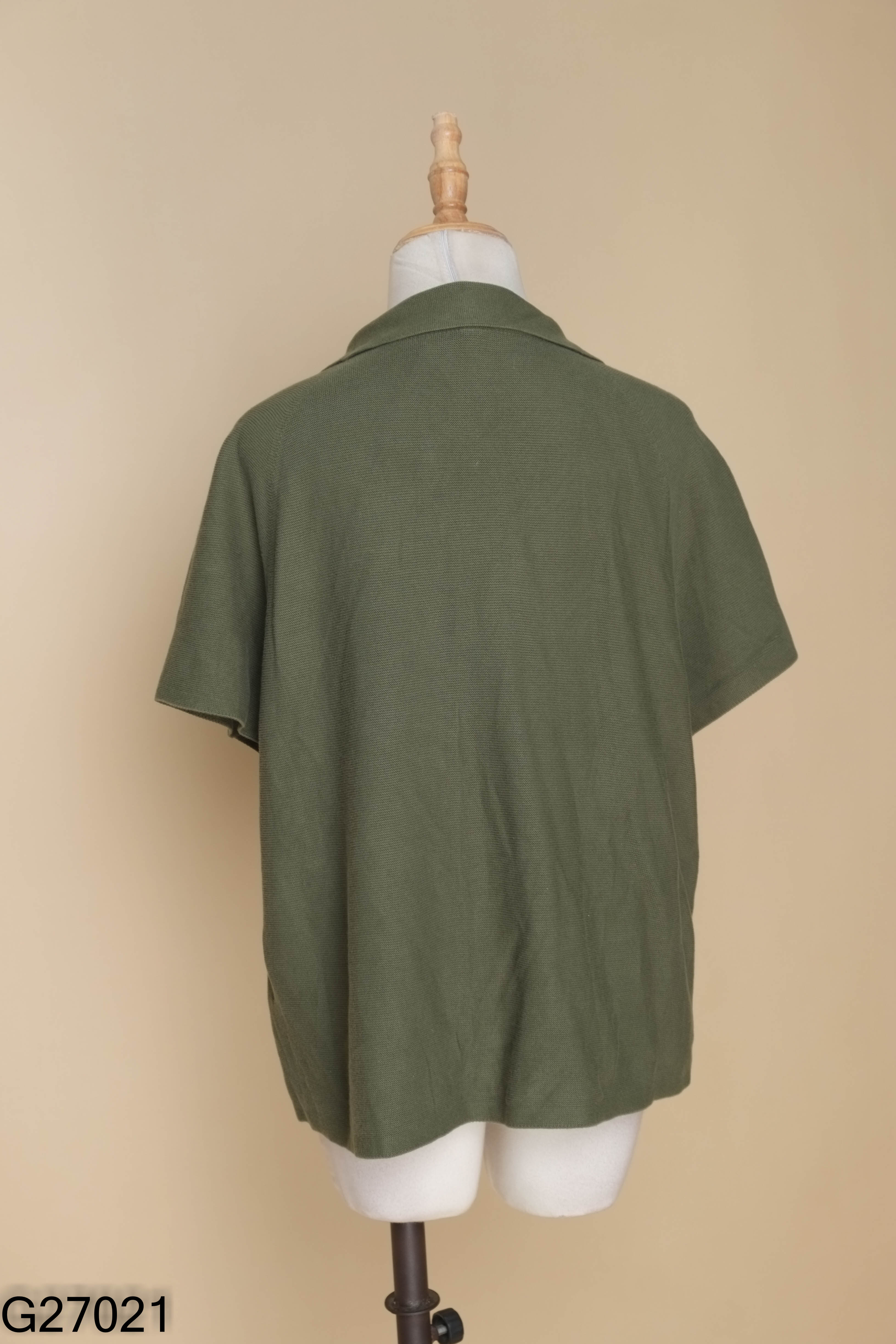 Áo len mongtoghi UNIQLO rêu cổ bẻ