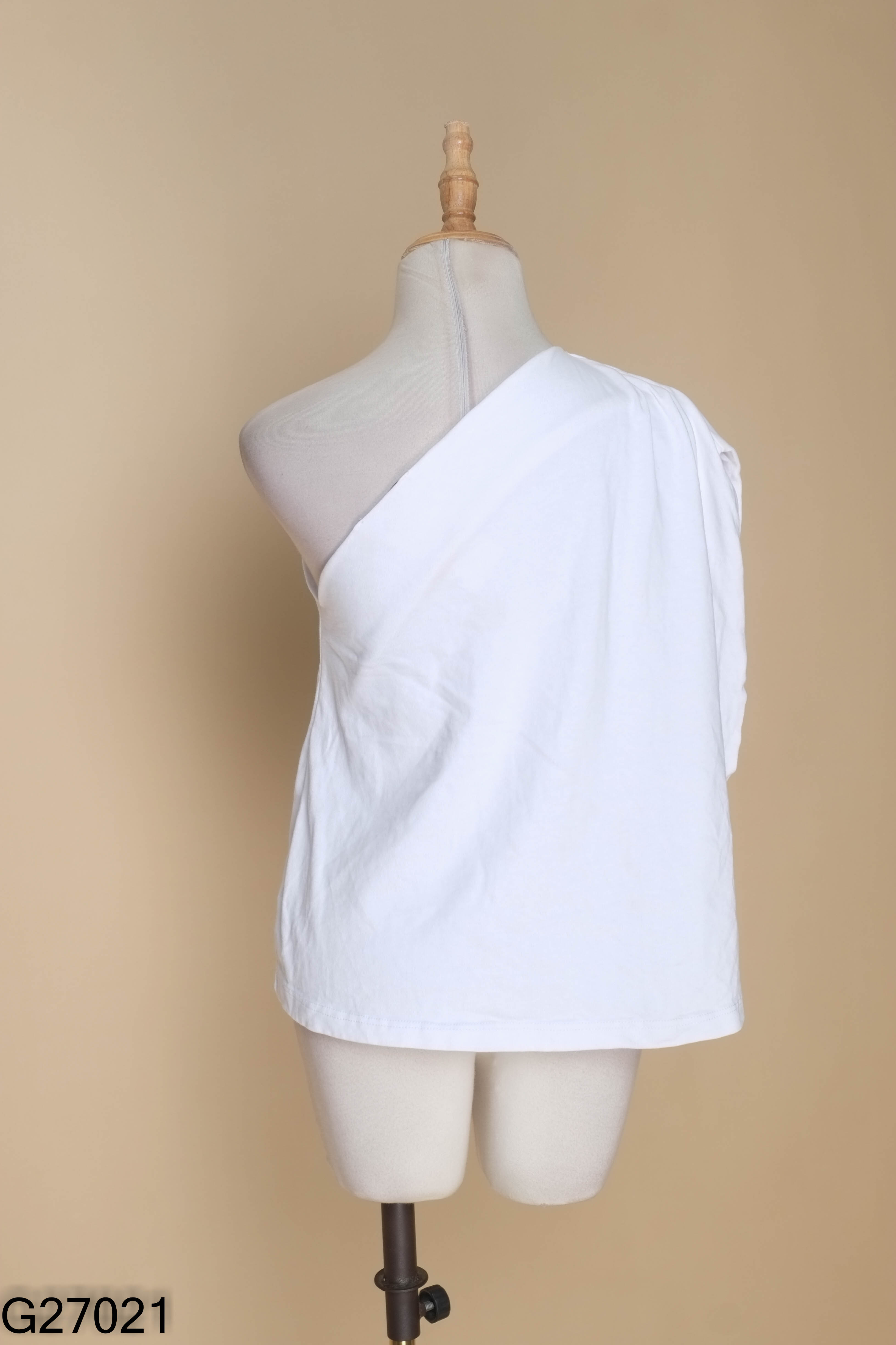 Áo trắng ZARA lệch vai
