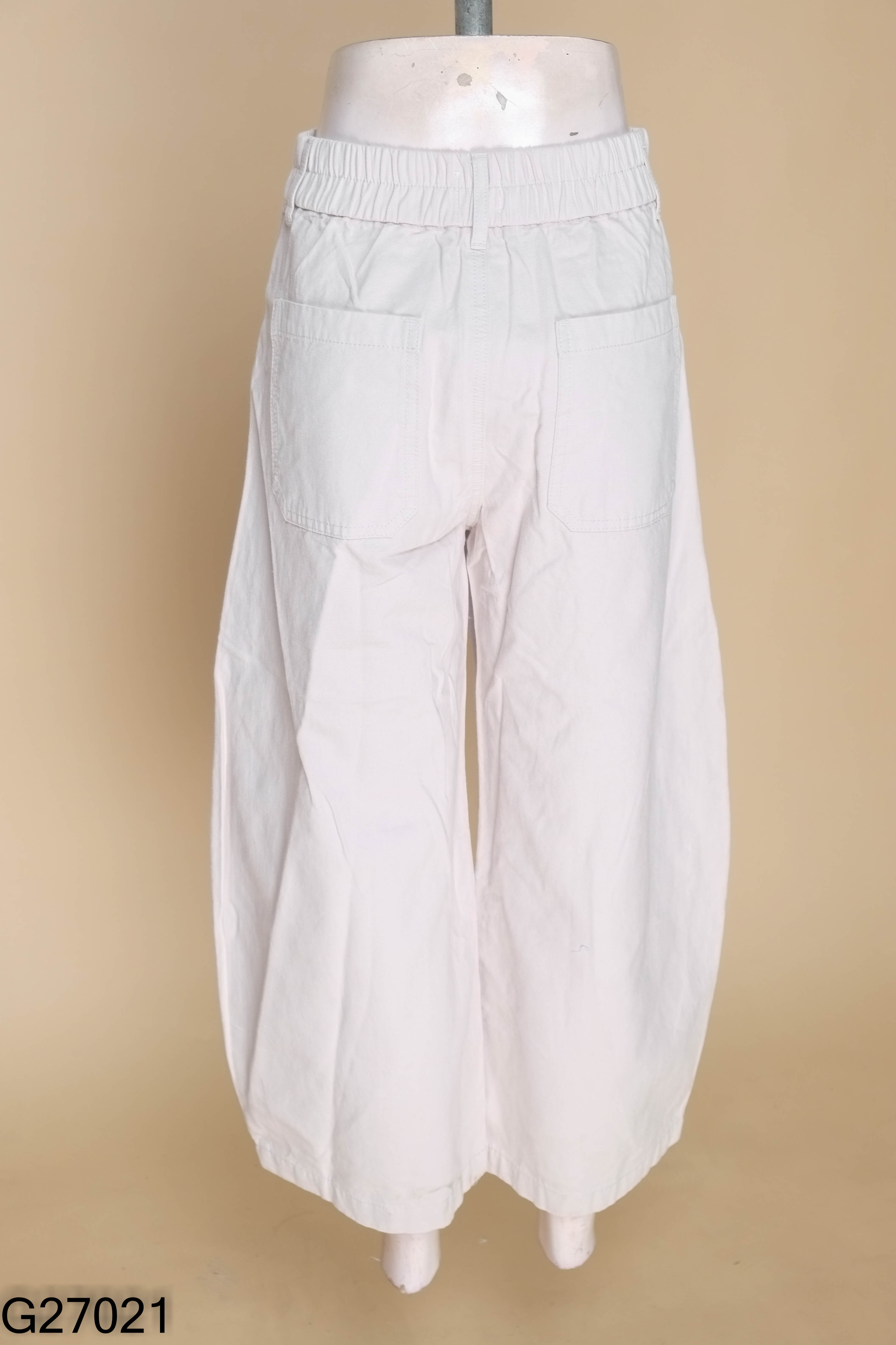 Quần kaki UNIQLO ghi be (xuất)