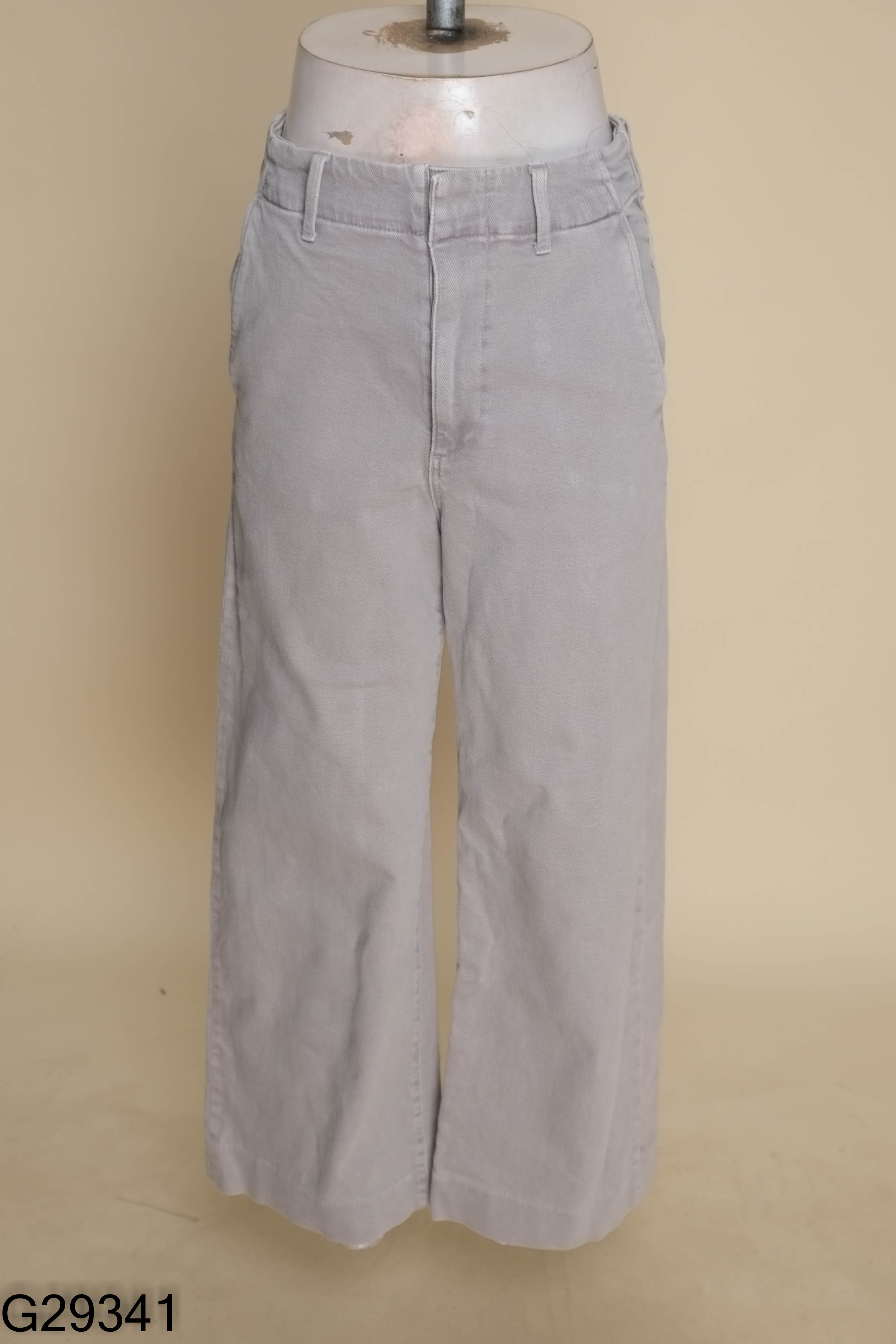 Quần jeans ghi UNIQLO suông