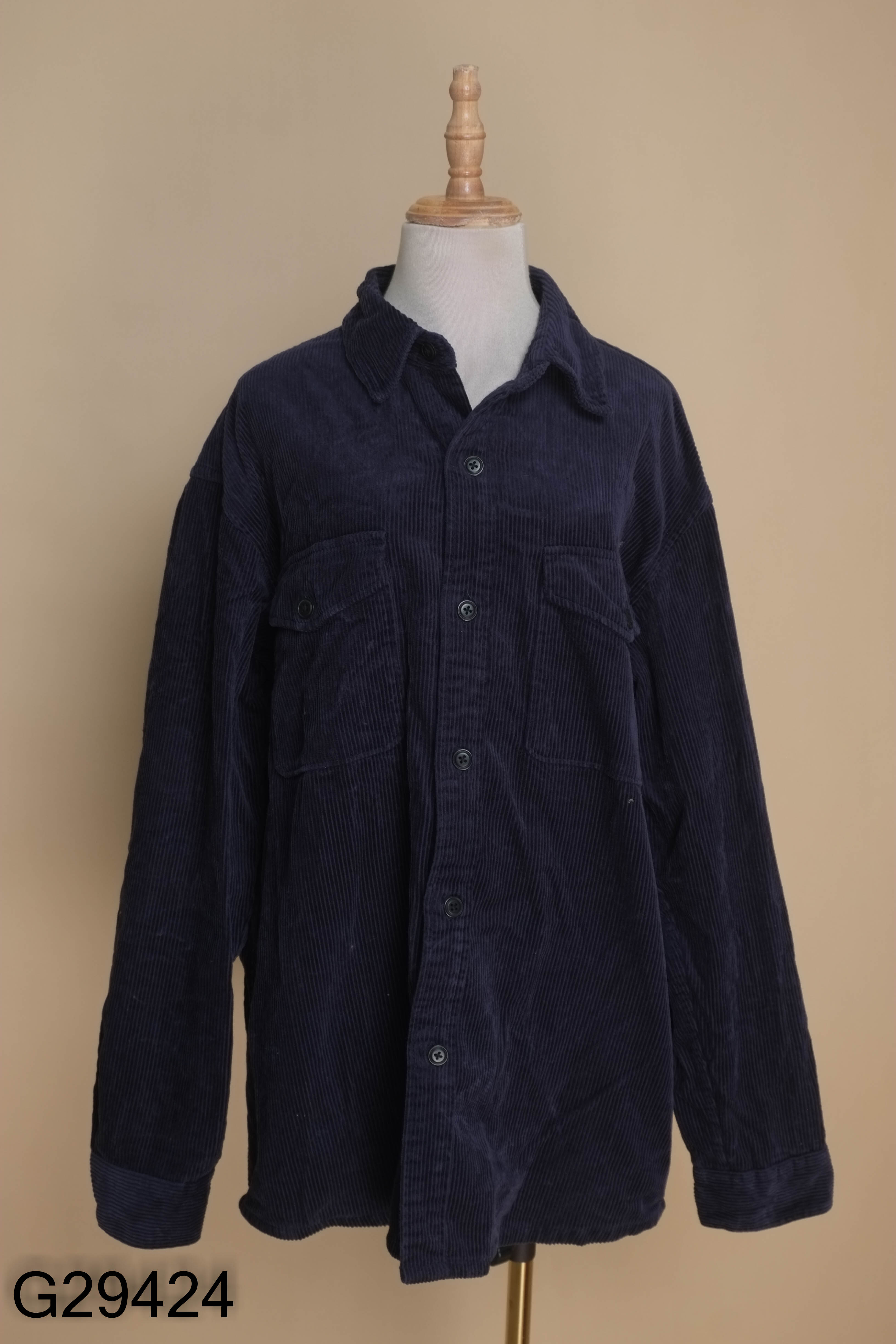 Áo xanh than UNIQLO nhung tăm