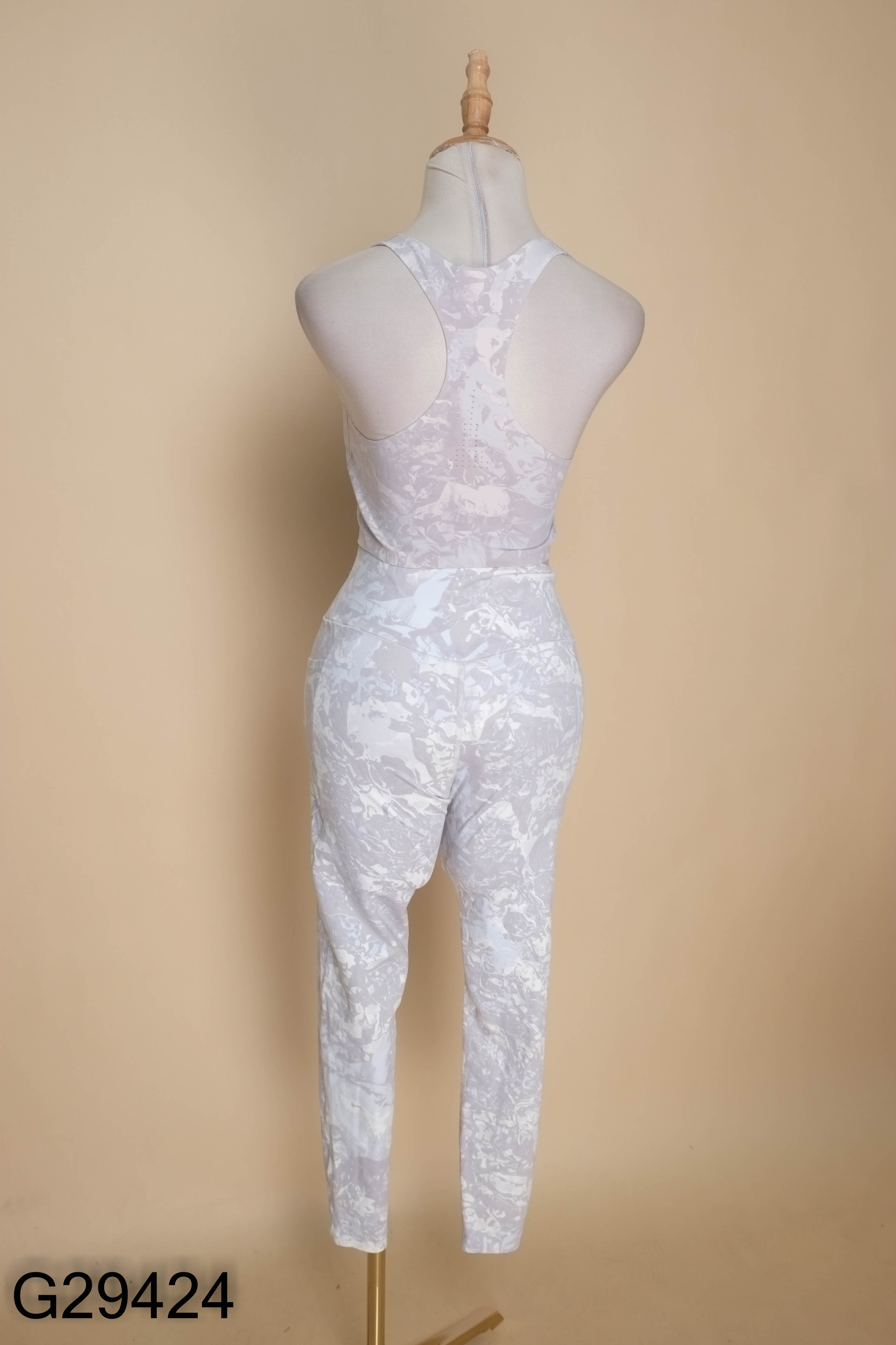 Set đồ tập UNIQLO xám họa tiết