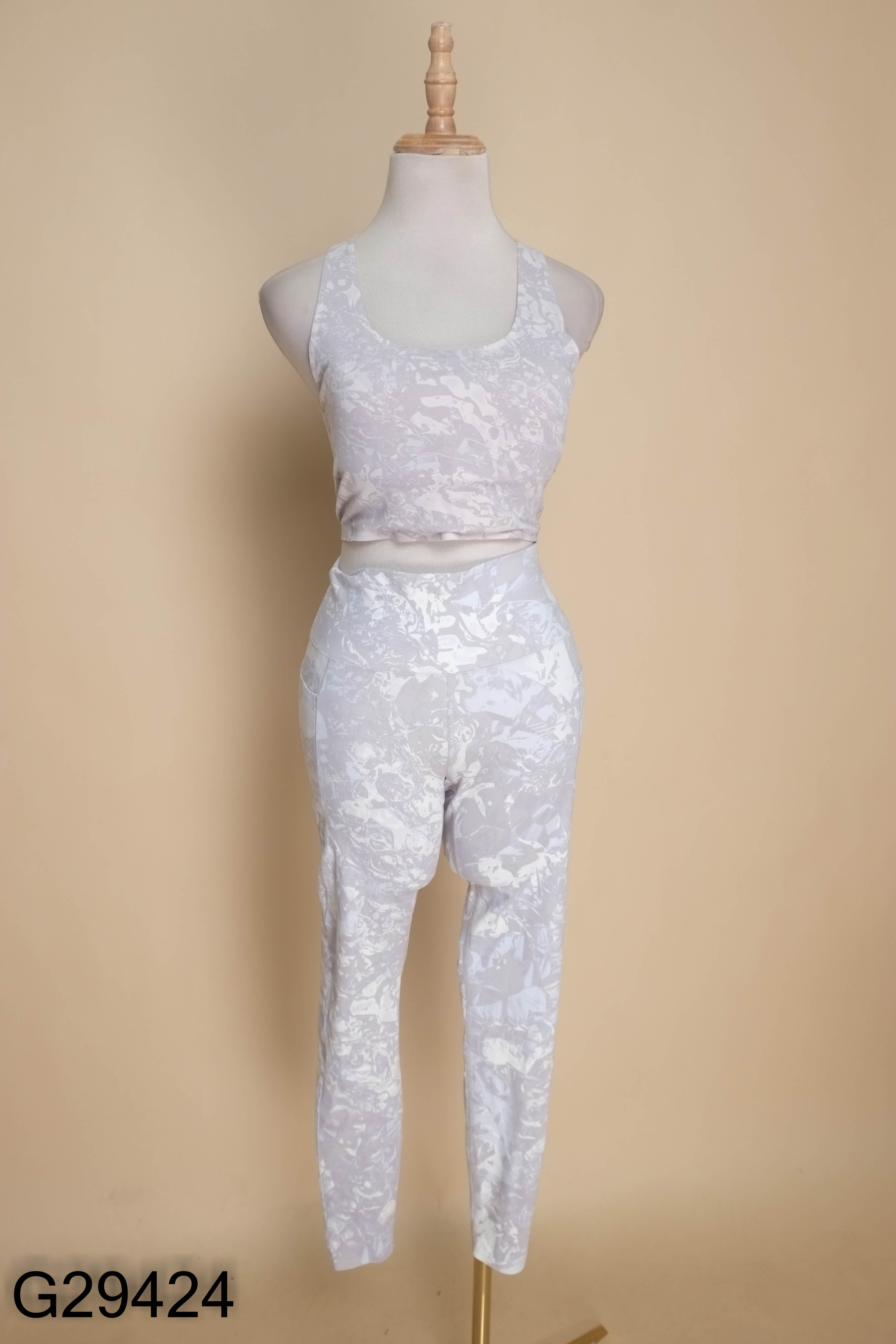 Set đồ tập UNIQLO xám họa tiết