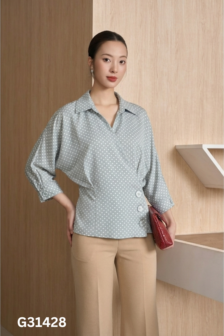 Áo xanh S.PEARL chấm bi