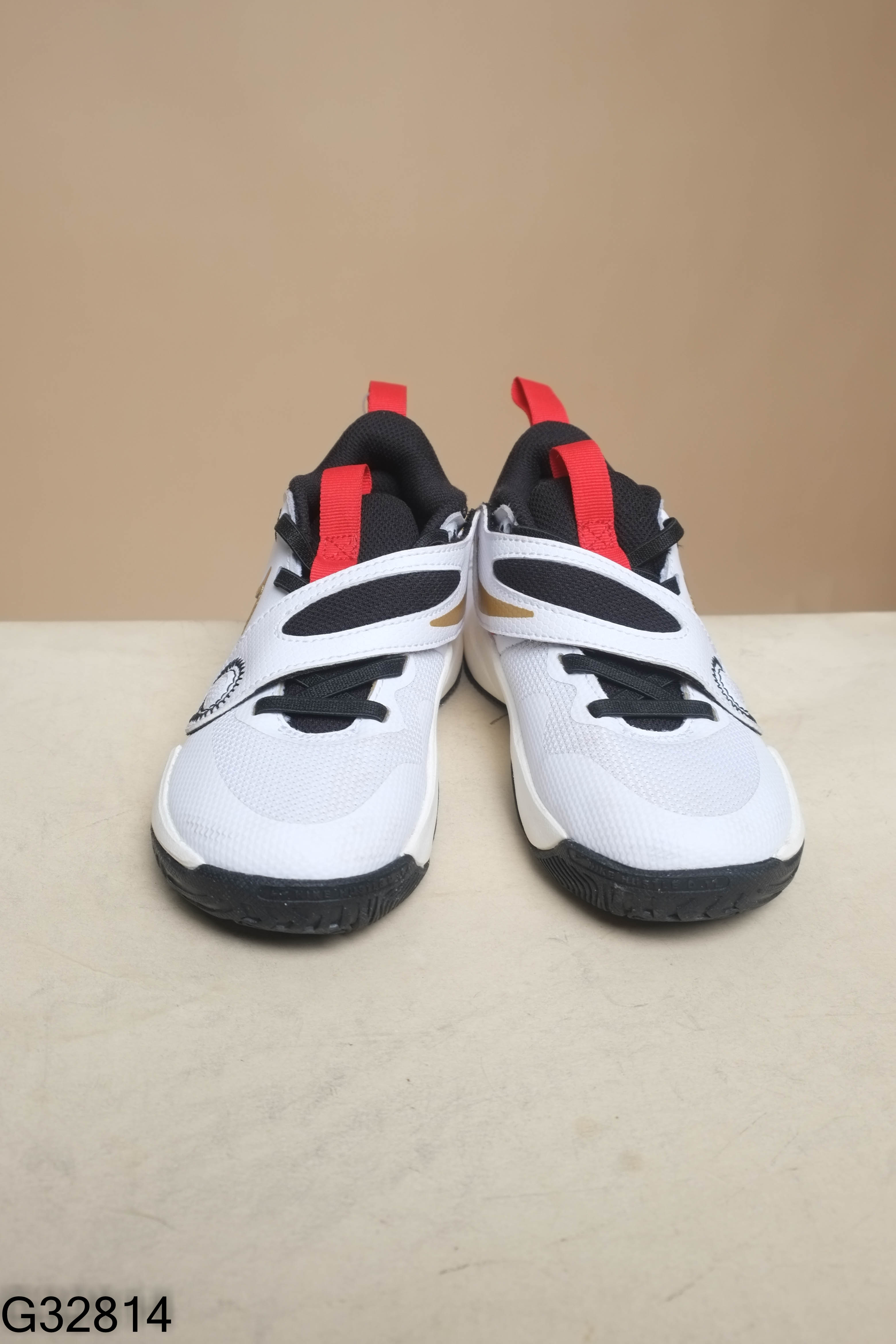 Giày thể thao trắng phối đen KIDS