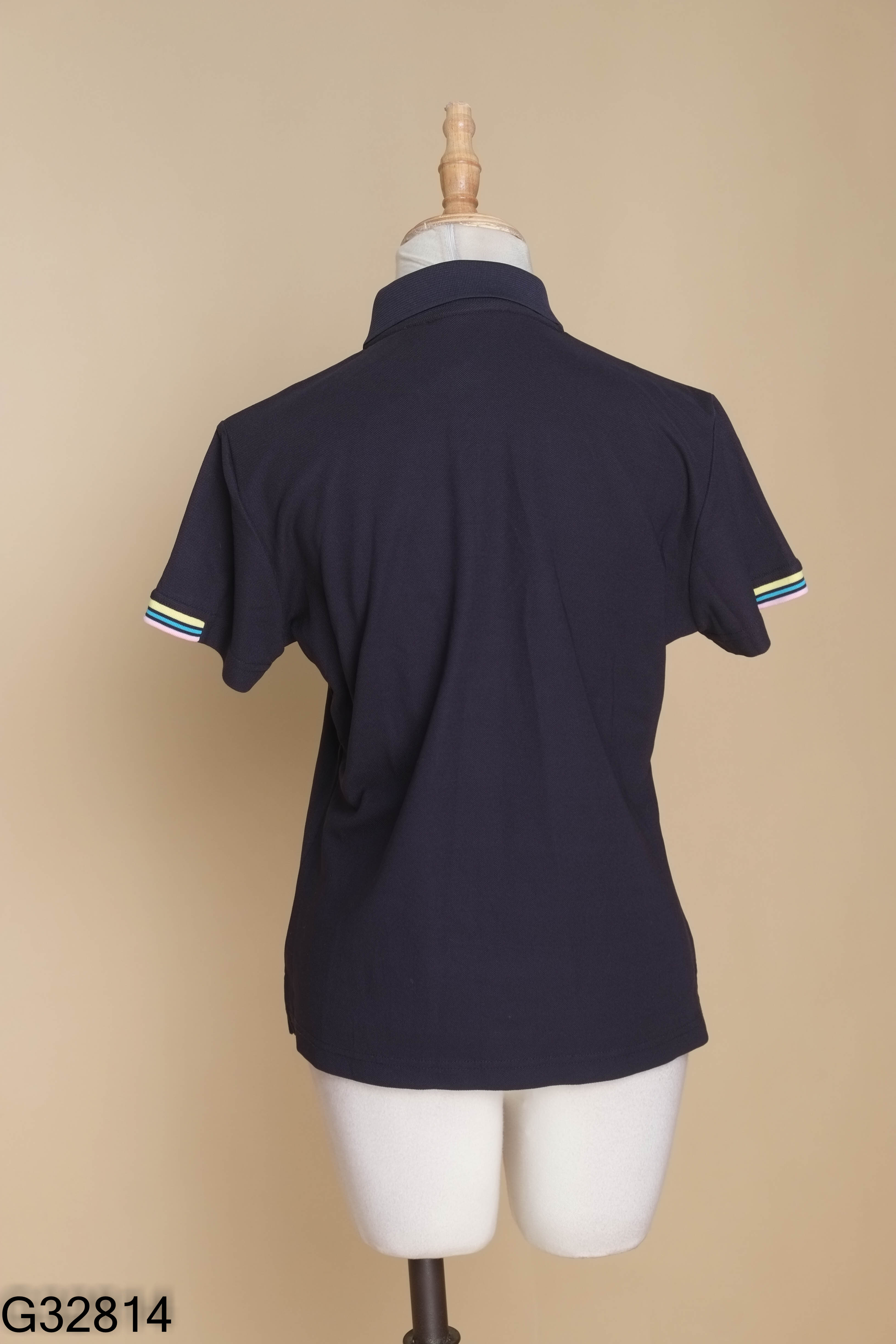 Áo polo xanh than thêu họa tiết