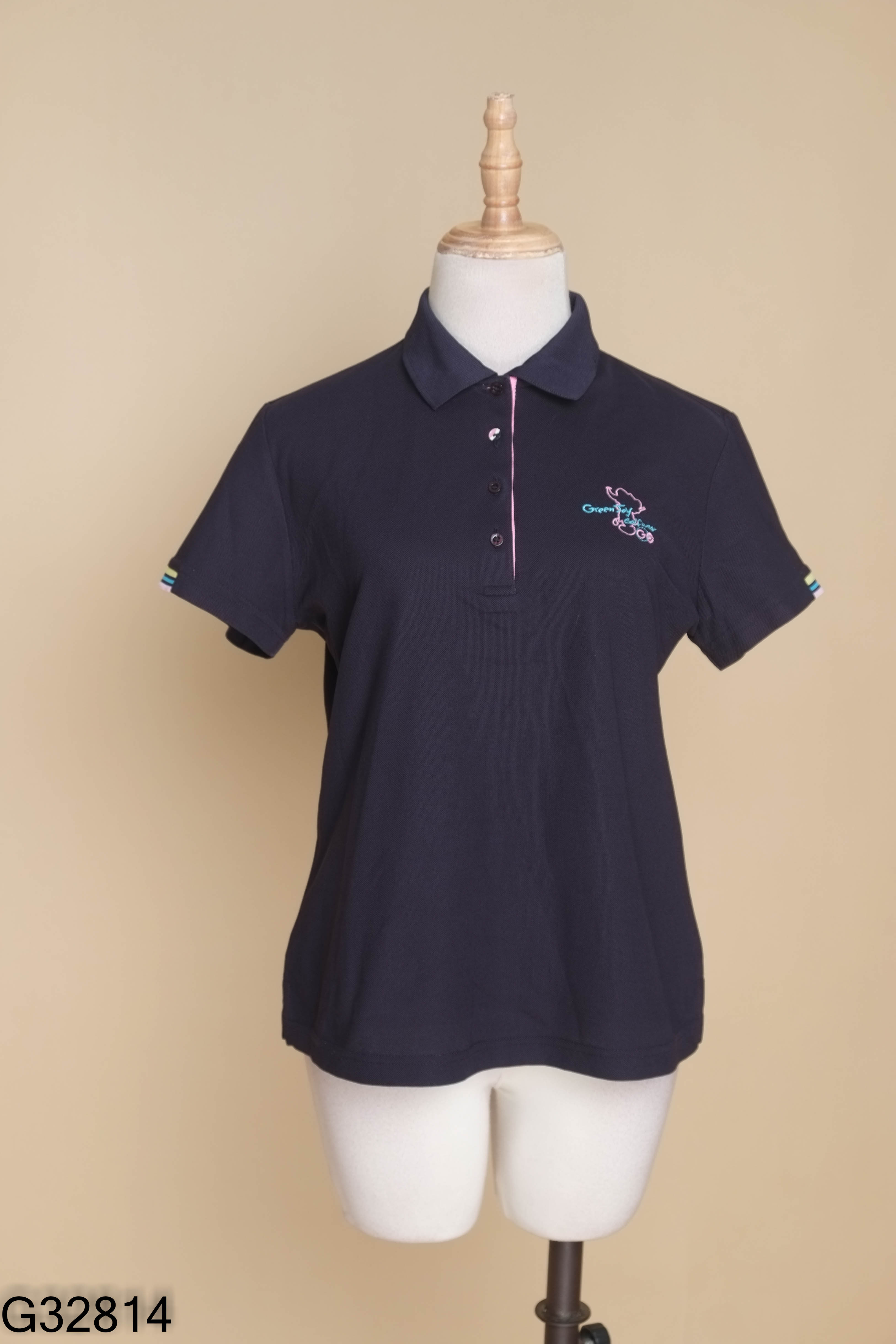 Áo polo xanh than thêu họa tiết
