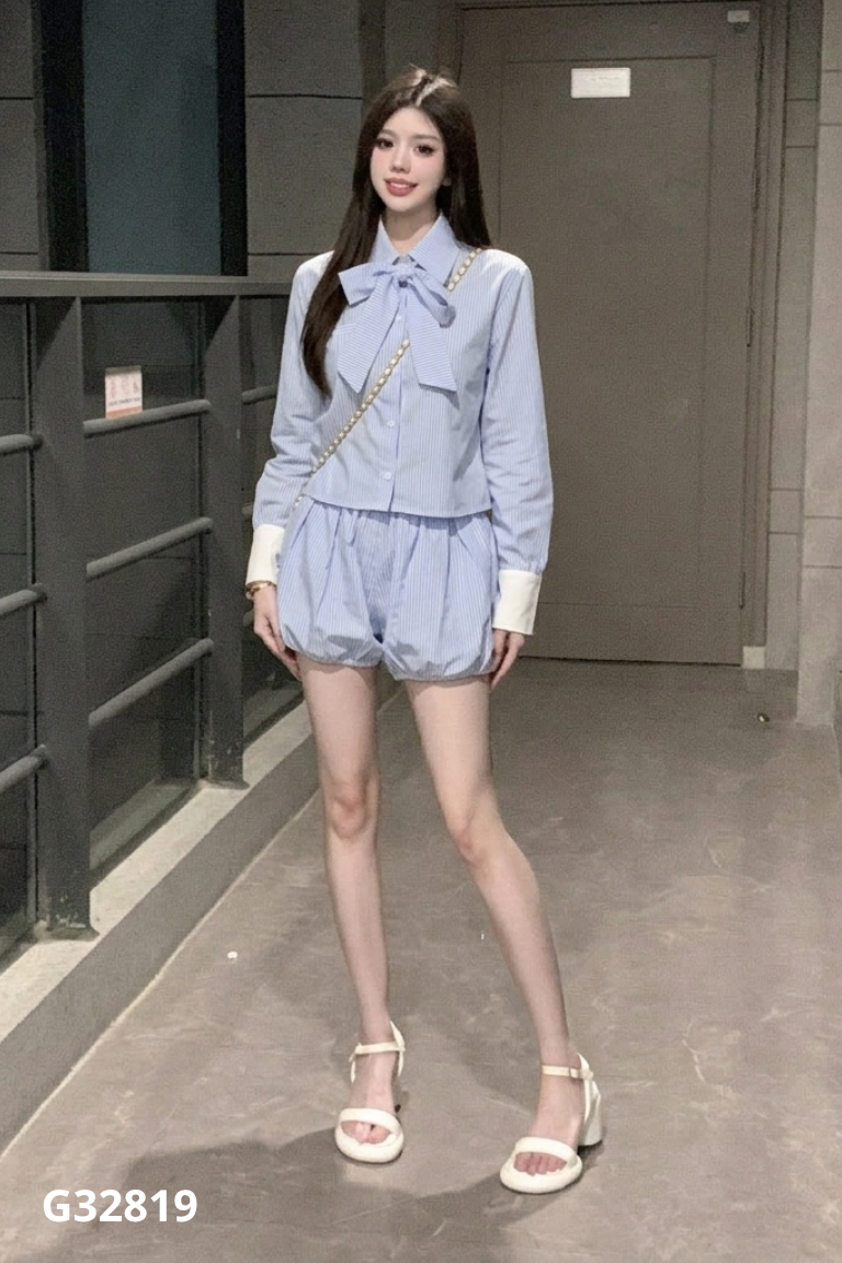 Set áo sơ mi + quần short trắng kẻ xanh