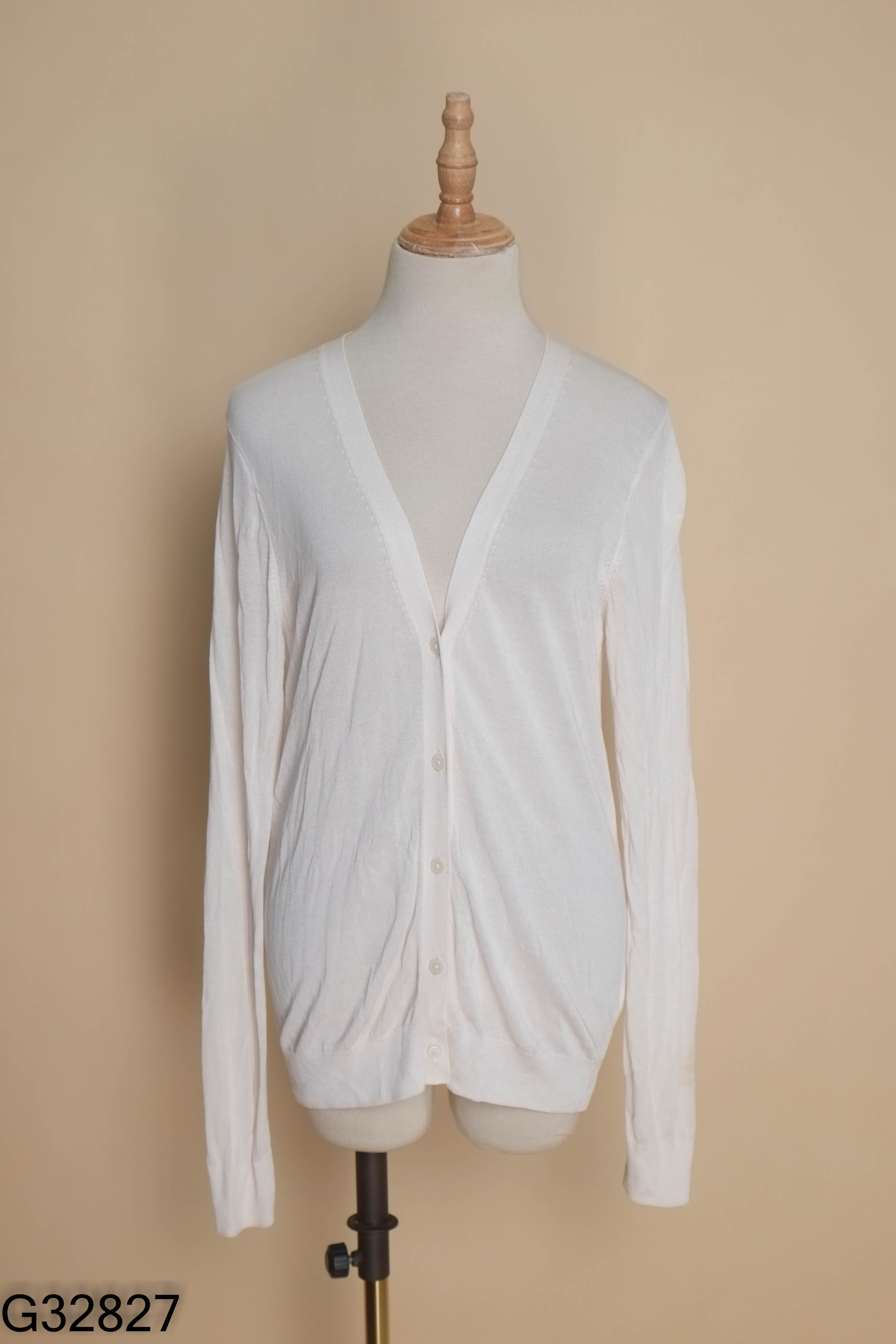 Áo len mỏng UNIQLO be