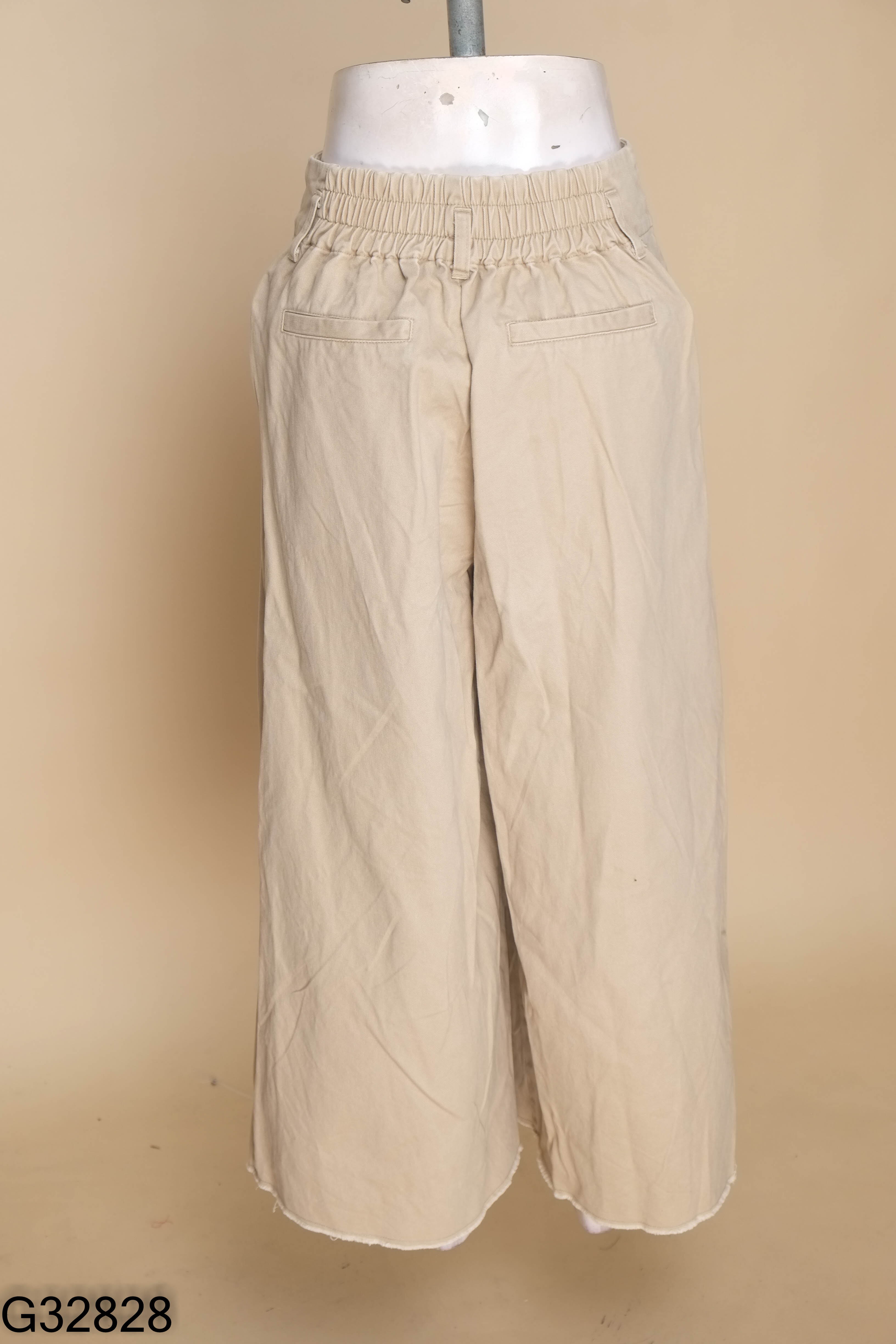 Quần kaki be ống rộng