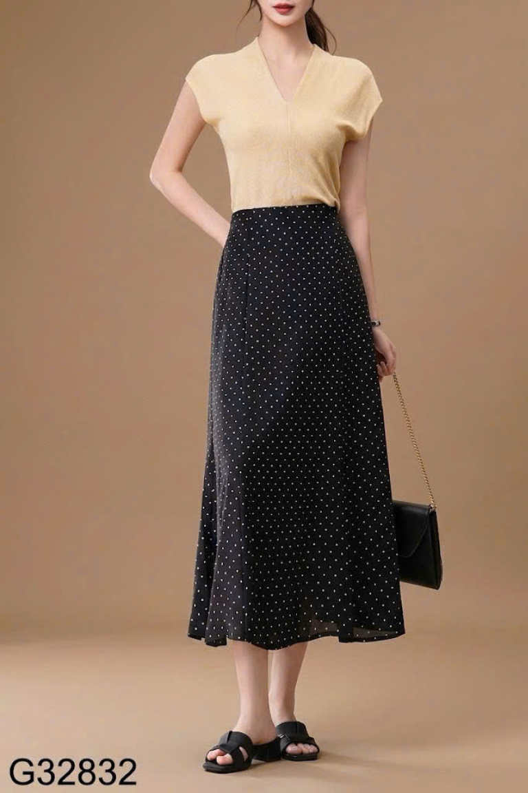 Chân váy đen chấm bi dáng dài