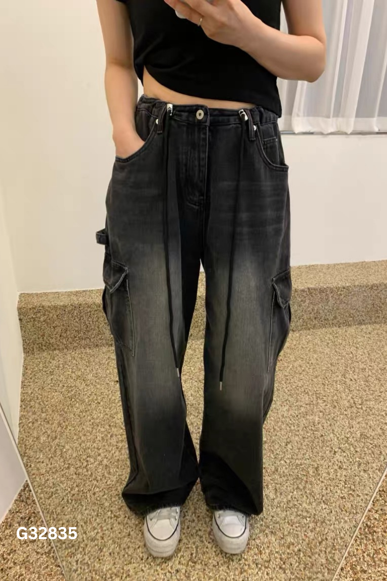 Quần jeans đen phối túi