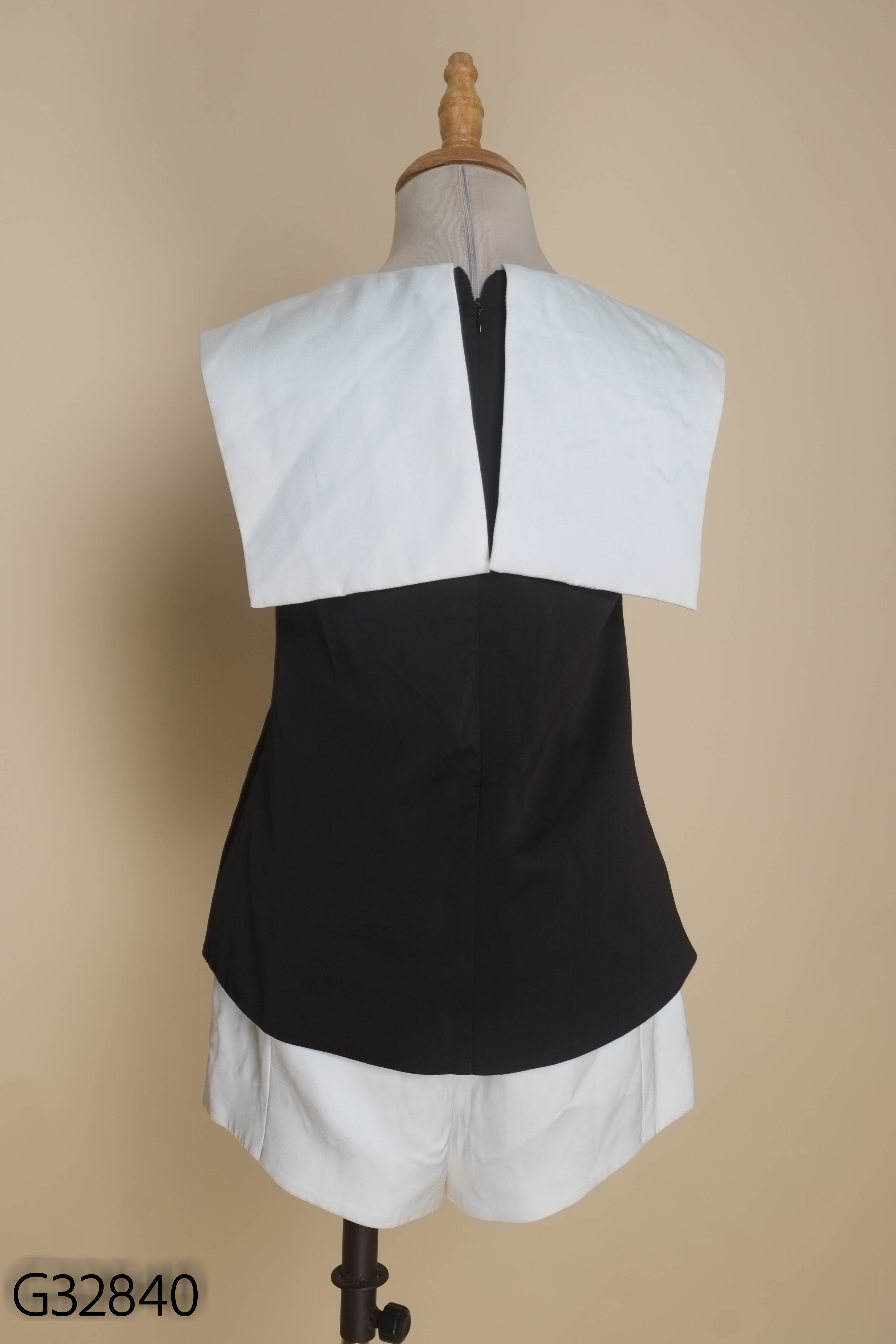 NEWTAG LAGOM set đen sát nách+quần trắng