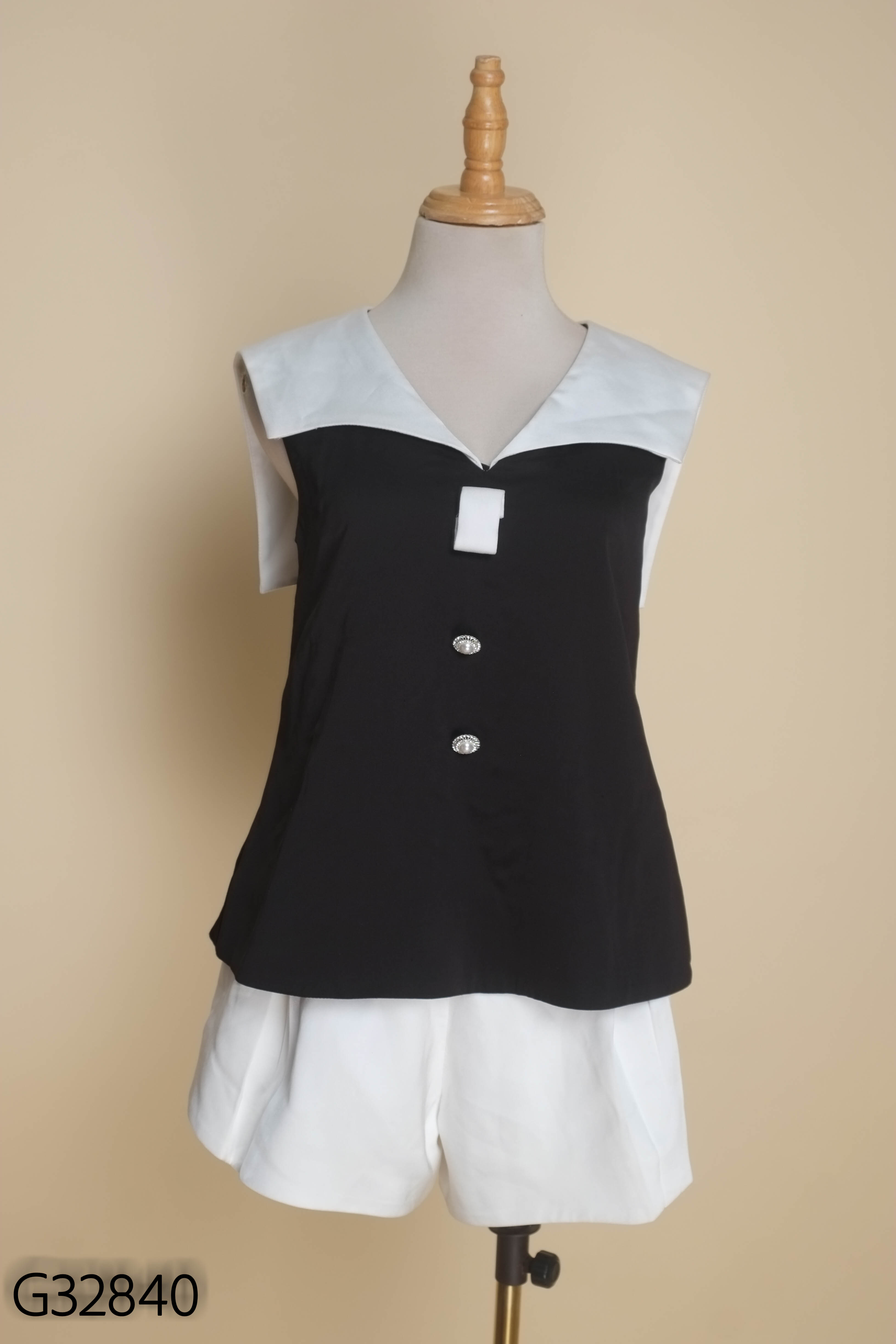 NEWTAG LAGOM set đen sát nách+quần trắng