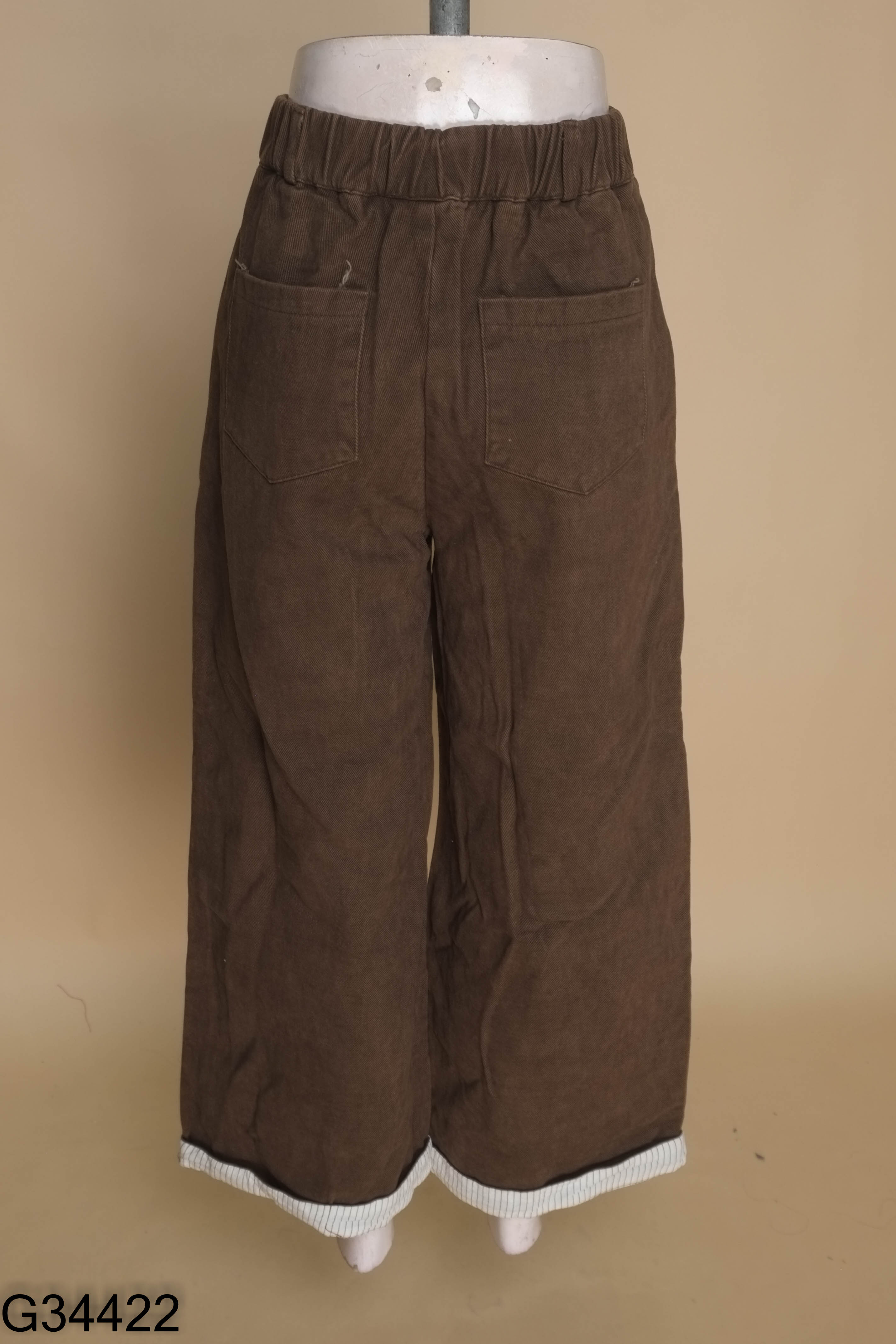 Quần jeans nâu gấp gấu