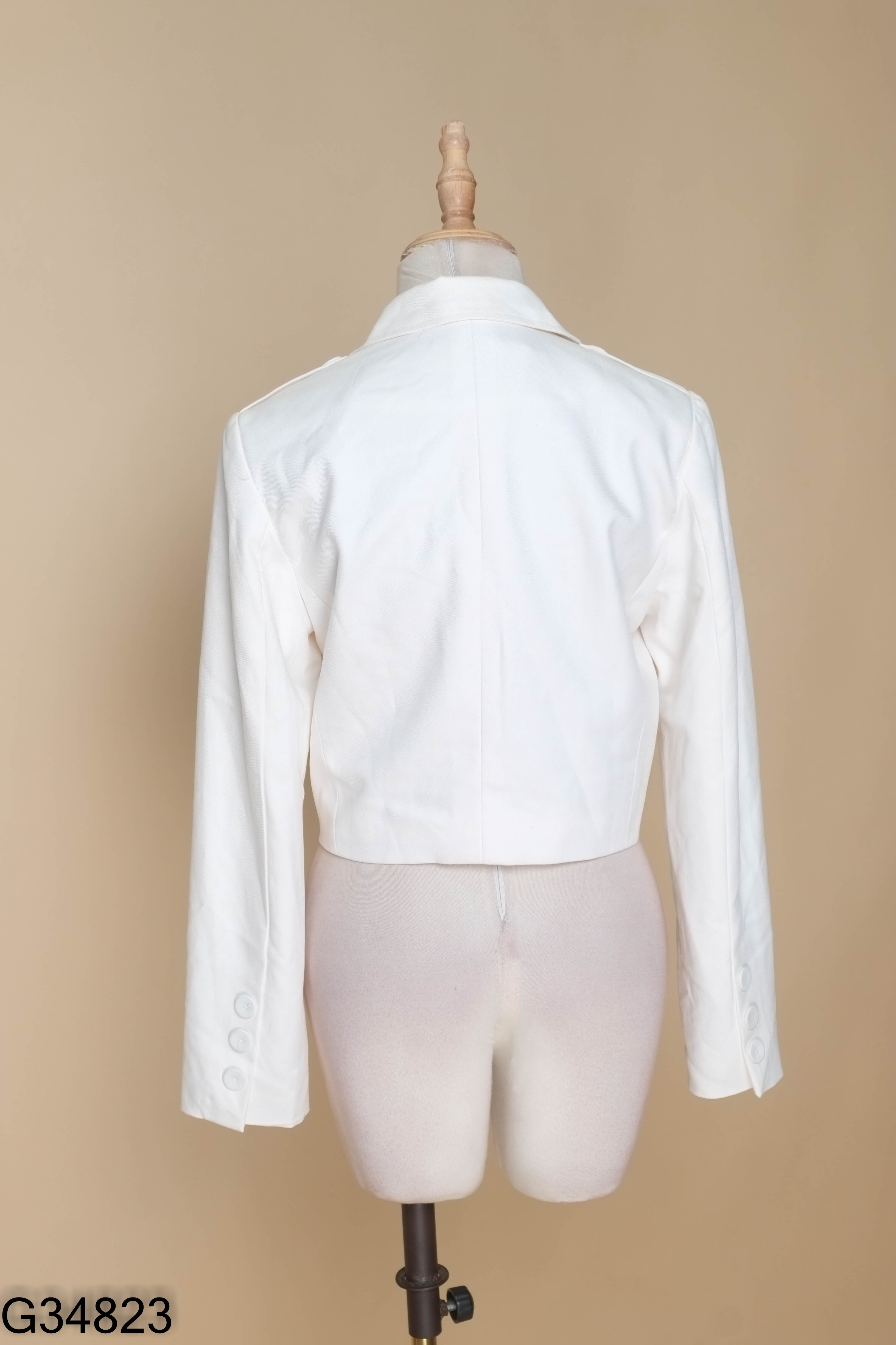 Áo blazers trắng C'CHAT ngắn