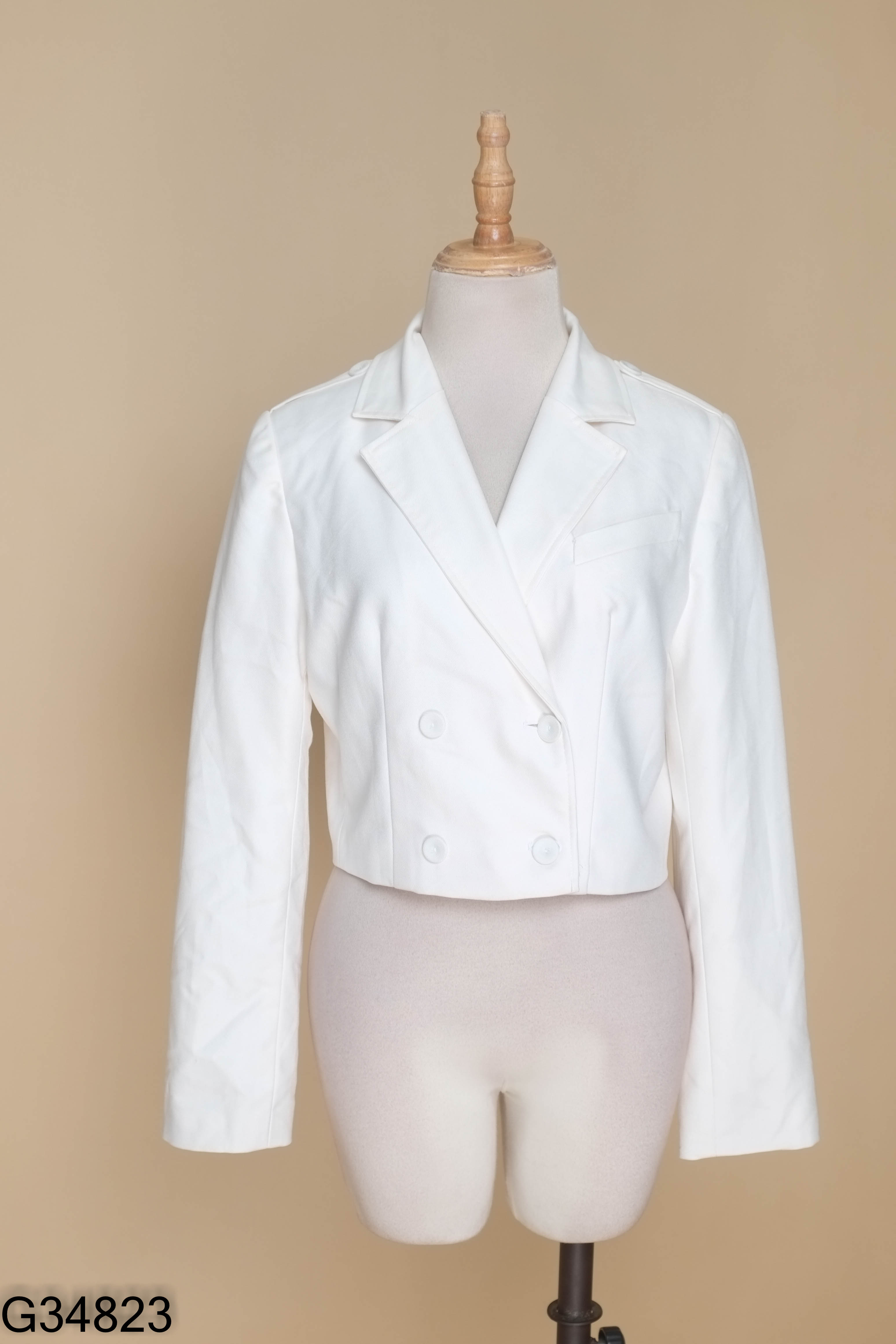 Áo blazers trắng C'CHAT ngắn
