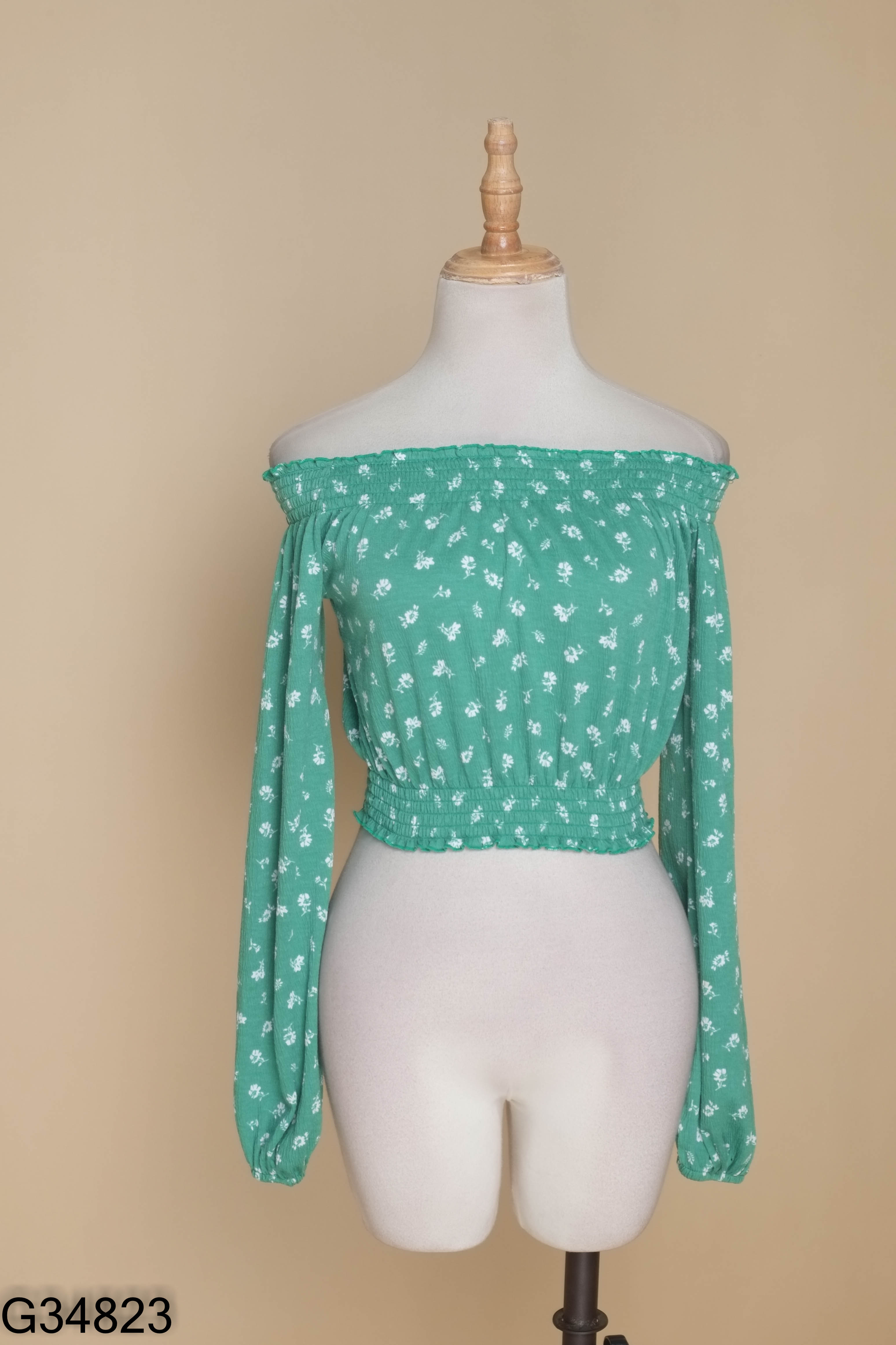 Áo croptop xanh DIVIDED họa tiết