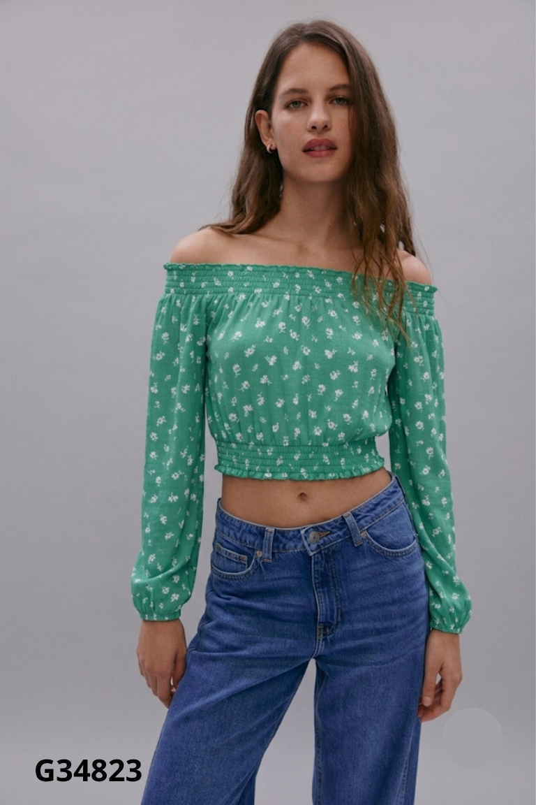 Áo croptop xanh DIVIDED họa tiết