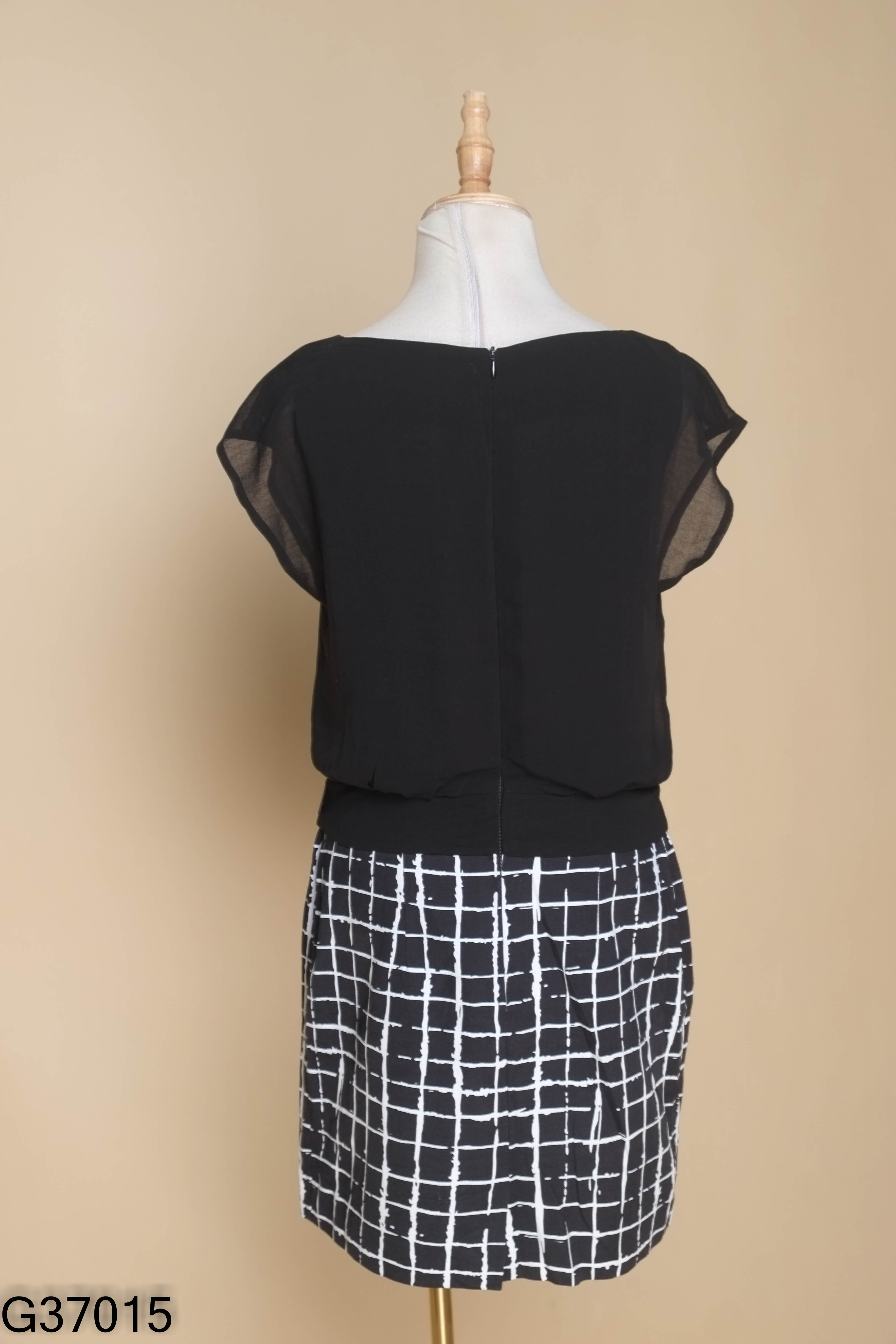Váy đen IVY MODA phối kẻ trắng