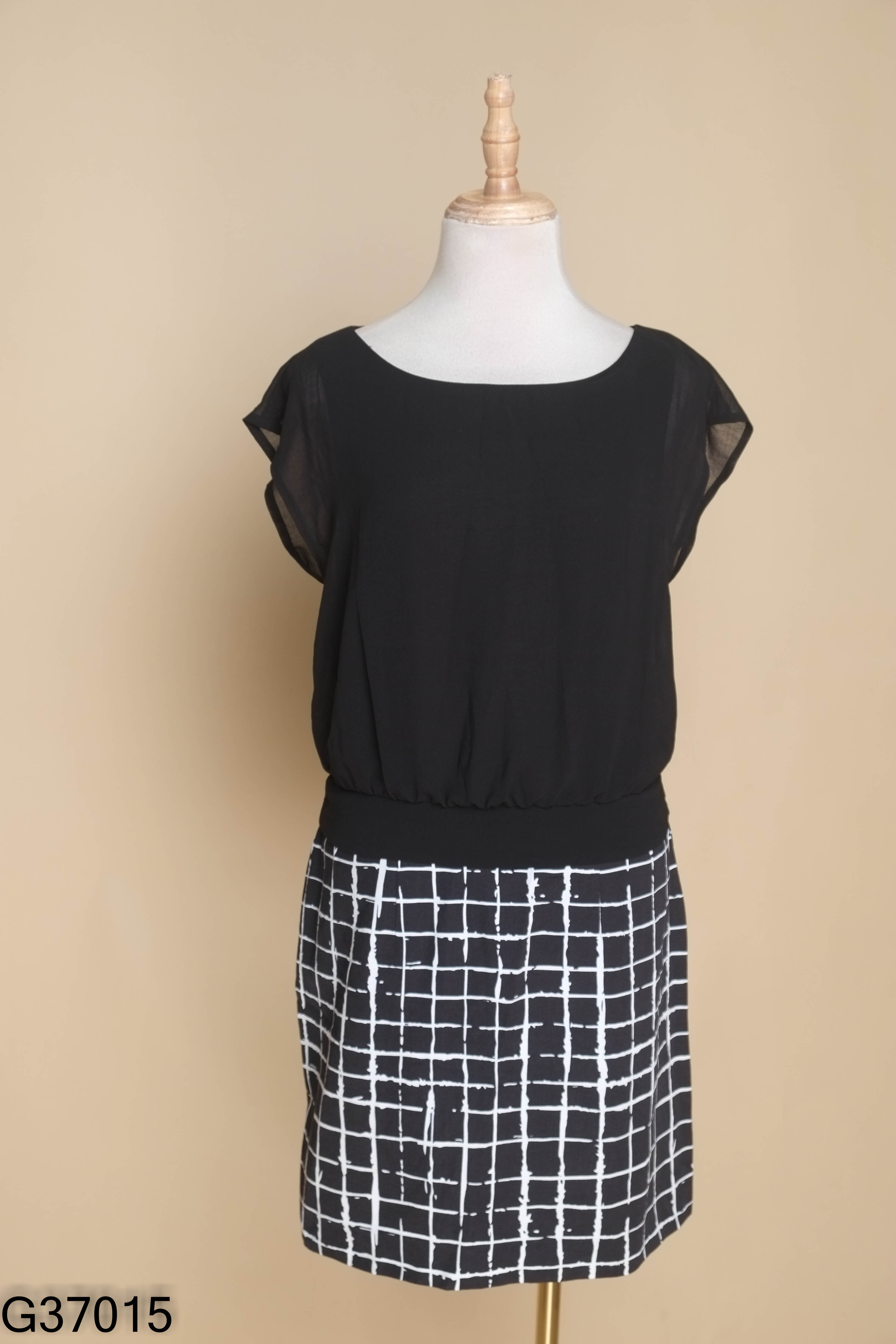 Váy đen IVY MODA phối kẻ trắng