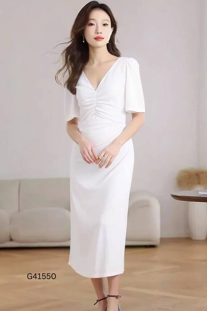 Váy trắng dúm cổ V