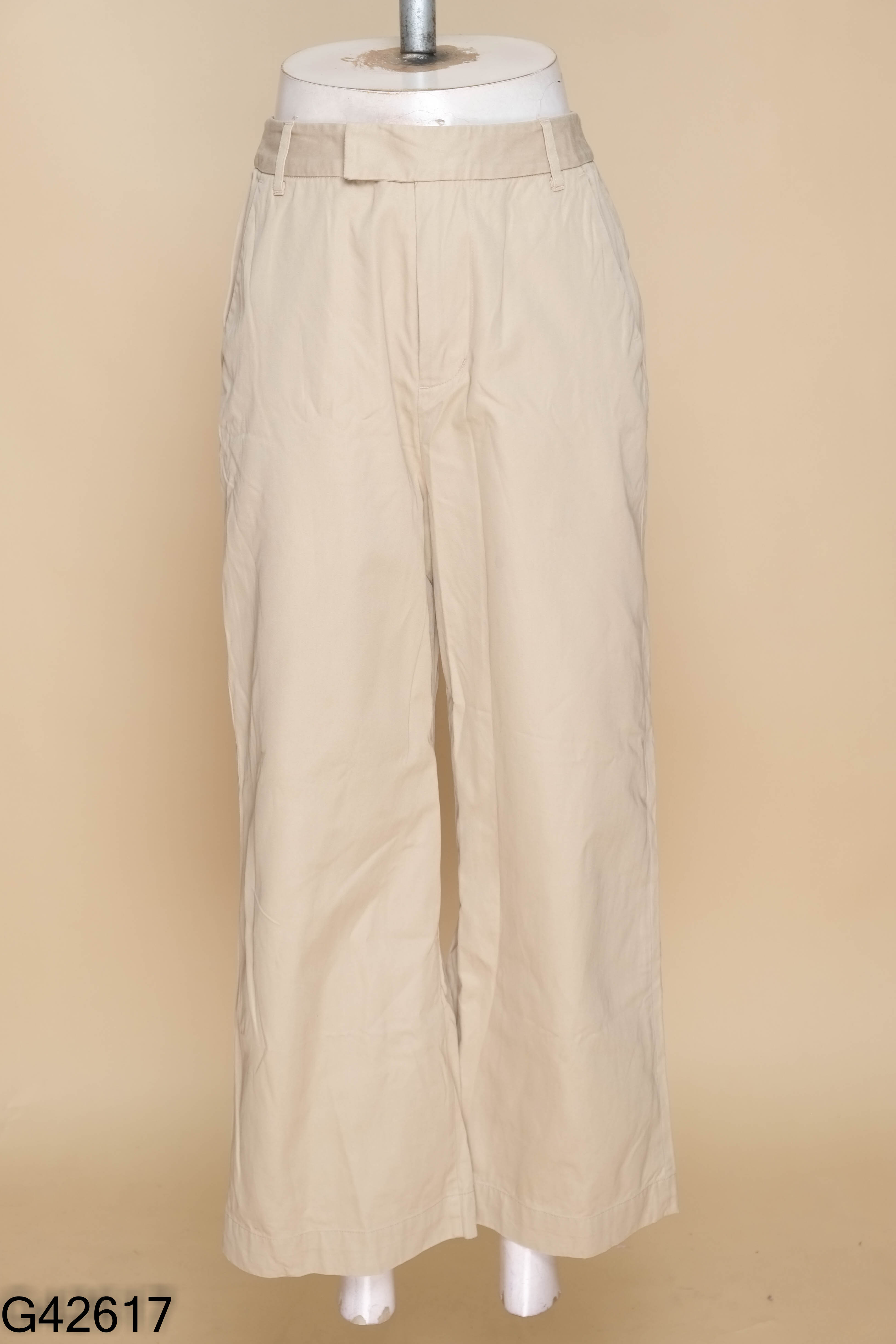 Quần kaki nâu ống rộng