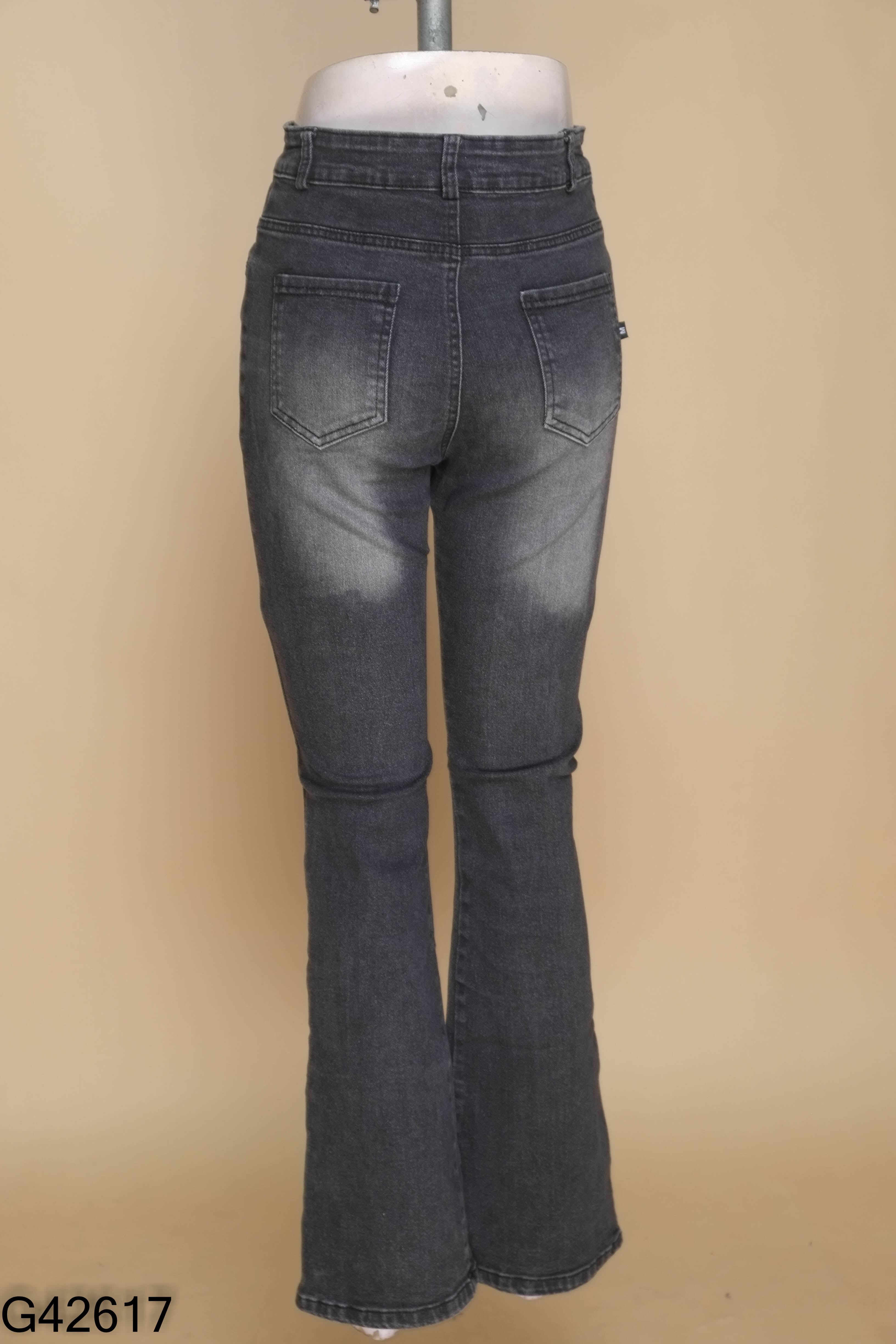 Quần jeans xám ống loe